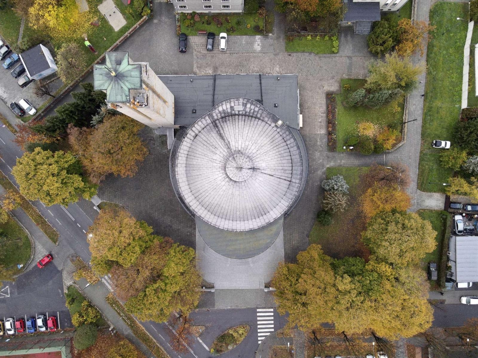 Zdjęcie w galerii na portalu naszraciborz.pl: Żegnamy stary dworzec. Bryła z czasów PRL-u znika z krajobrazu wiadomości z regionu