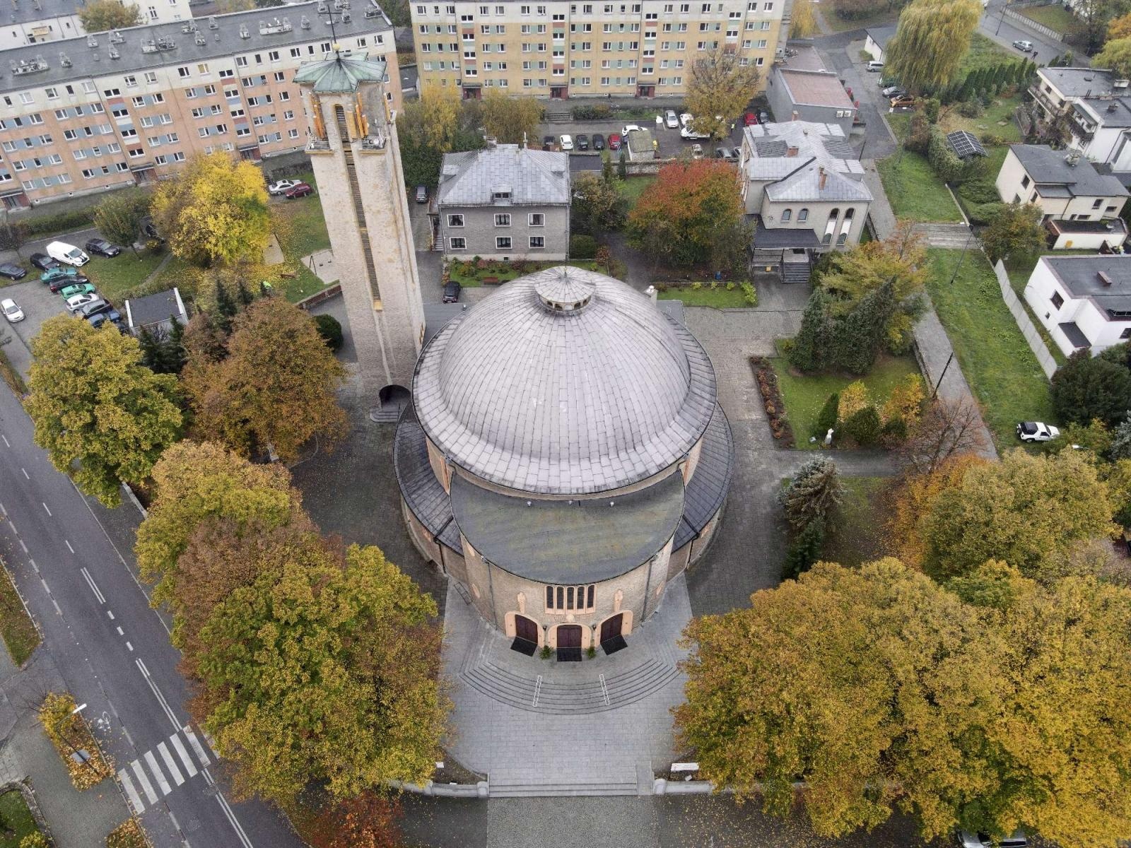 Zdjęcie w galerii na portalu naszraciborz.pl: Żegnamy stary dworzec. Bryła z czasów PRL-u znika z krajobrazu wiadomości z regionu