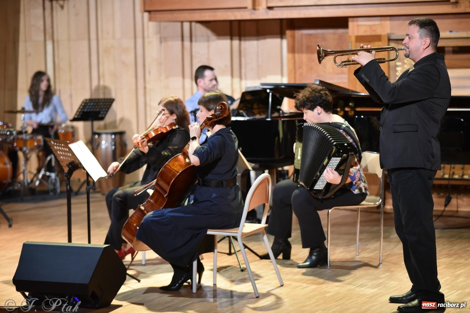 Zdjęcie w galerii na portalu naszraciborz.pl: Nauczyciele szkoły muzycznej pokazali, co potrafią wiadomości z regionu