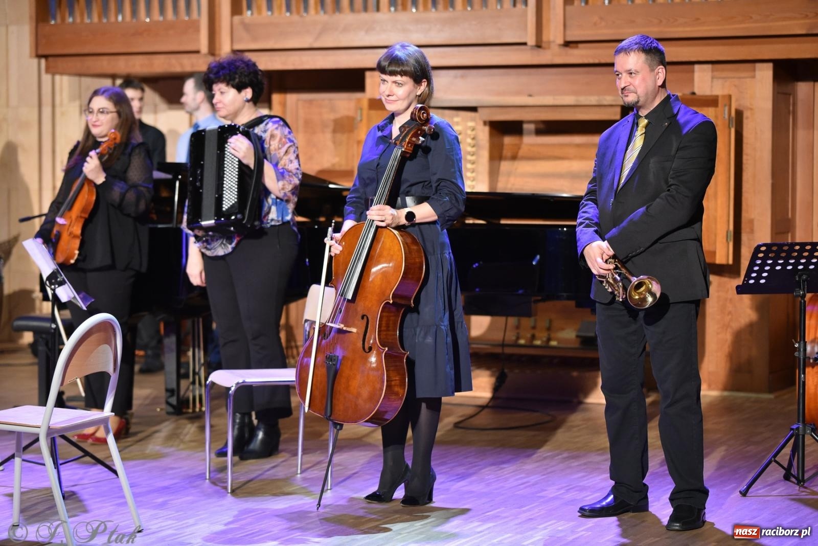 Zdjęcie w galerii na portalu naszraciborz.pl: Nauczyciele szkoły muzycznej pokazali, co potrafią wiadomości z regionu
