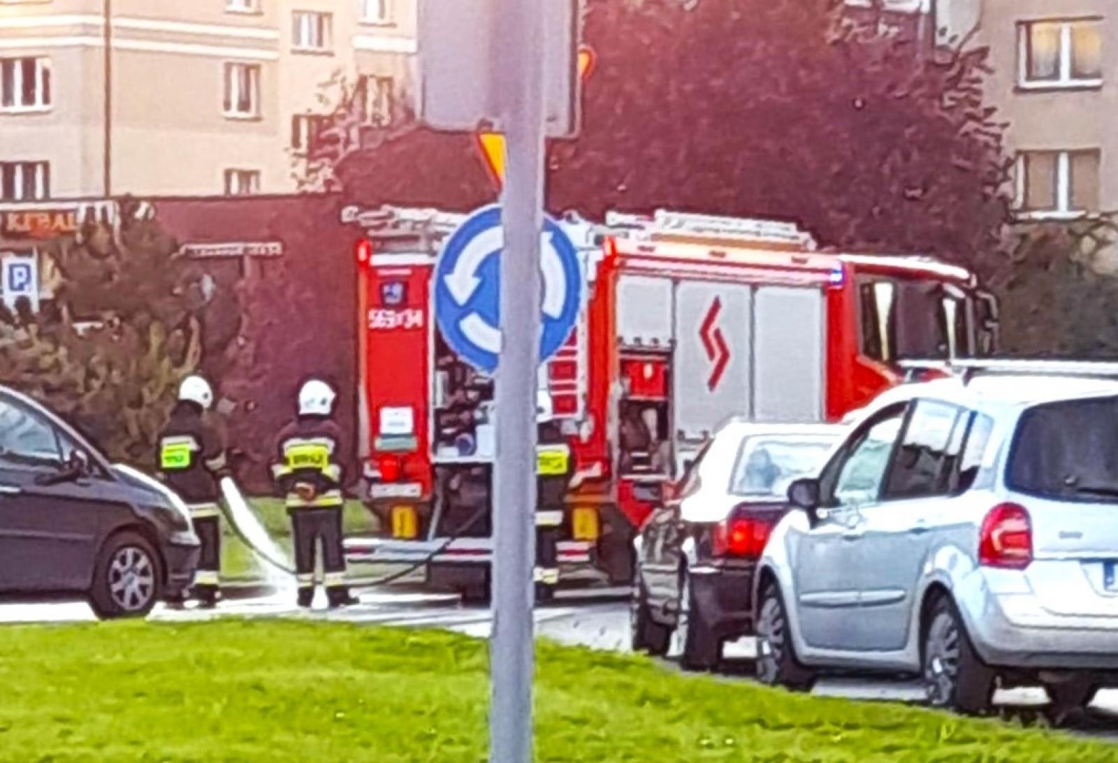Zdjęcie w galerii na portalu naszraciborz.pl: Raport 998. Gigantyczna plama oleju na ulicach miasta wiadomości z regionu