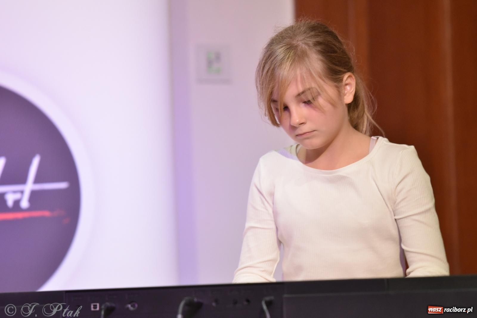 Zdjęcie w galerii na portalu naszraciborz.pl: Koncert jesienny na raciborskim zamku wiadomości z regionu