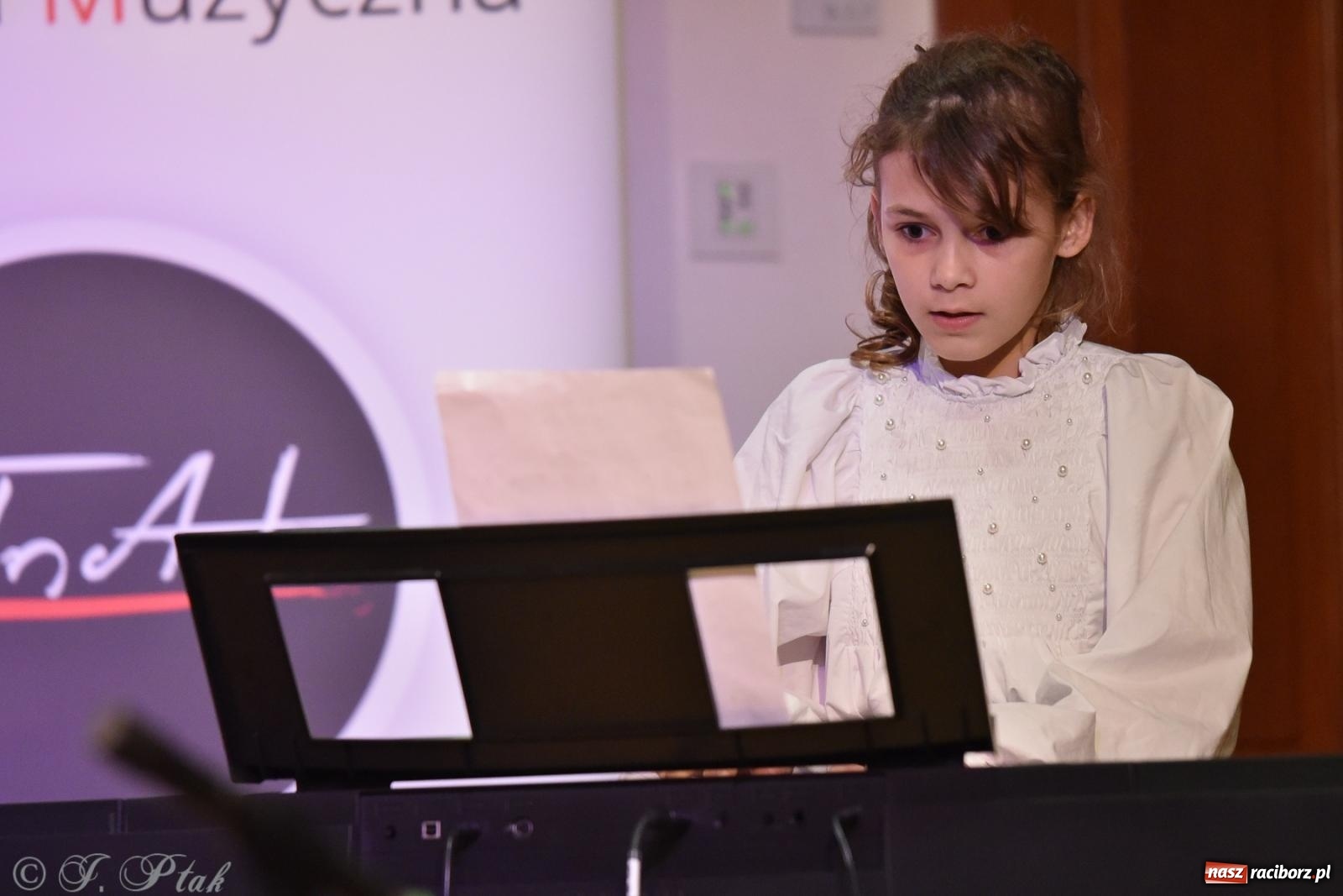 Zdjęcie w galerii na portalu naszraciborz.pl: Koncert jesienny na raciborskim zamku wiadomości z regionu