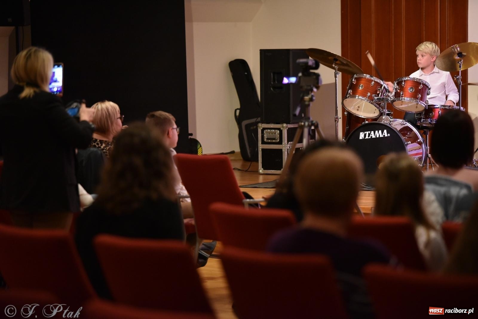 Zdjęcie w galerii na portalu naszraciborz.pl: Koncert jesienny na raciborskim zamku wiadomości z regionu