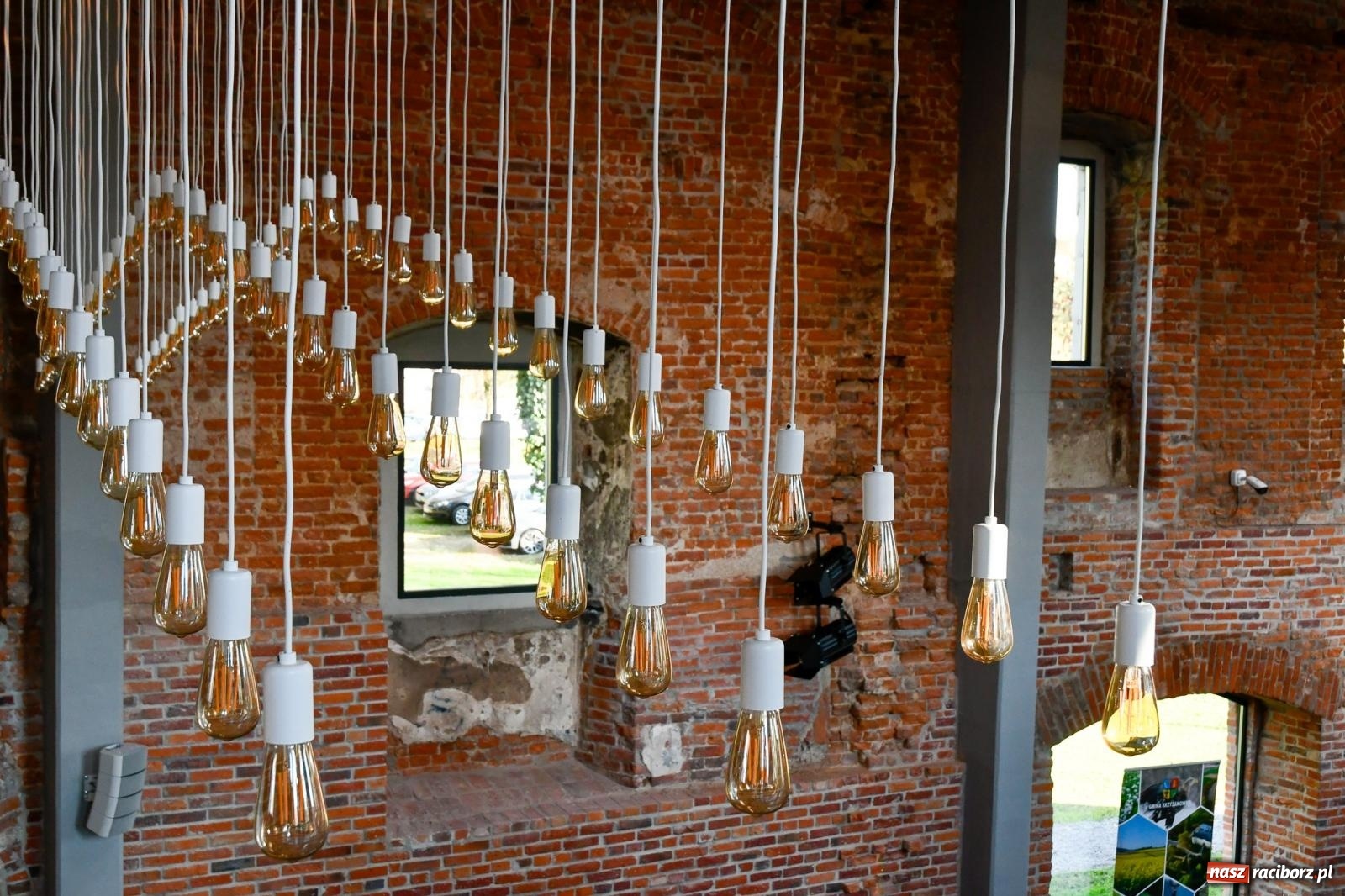 Zdjęcie w galerii na portalu naszraciborz.pl: Tworków. Zamkowa wozownia stała się małą filharmonią [FOTO i WIDEO] wiadomości z regionu