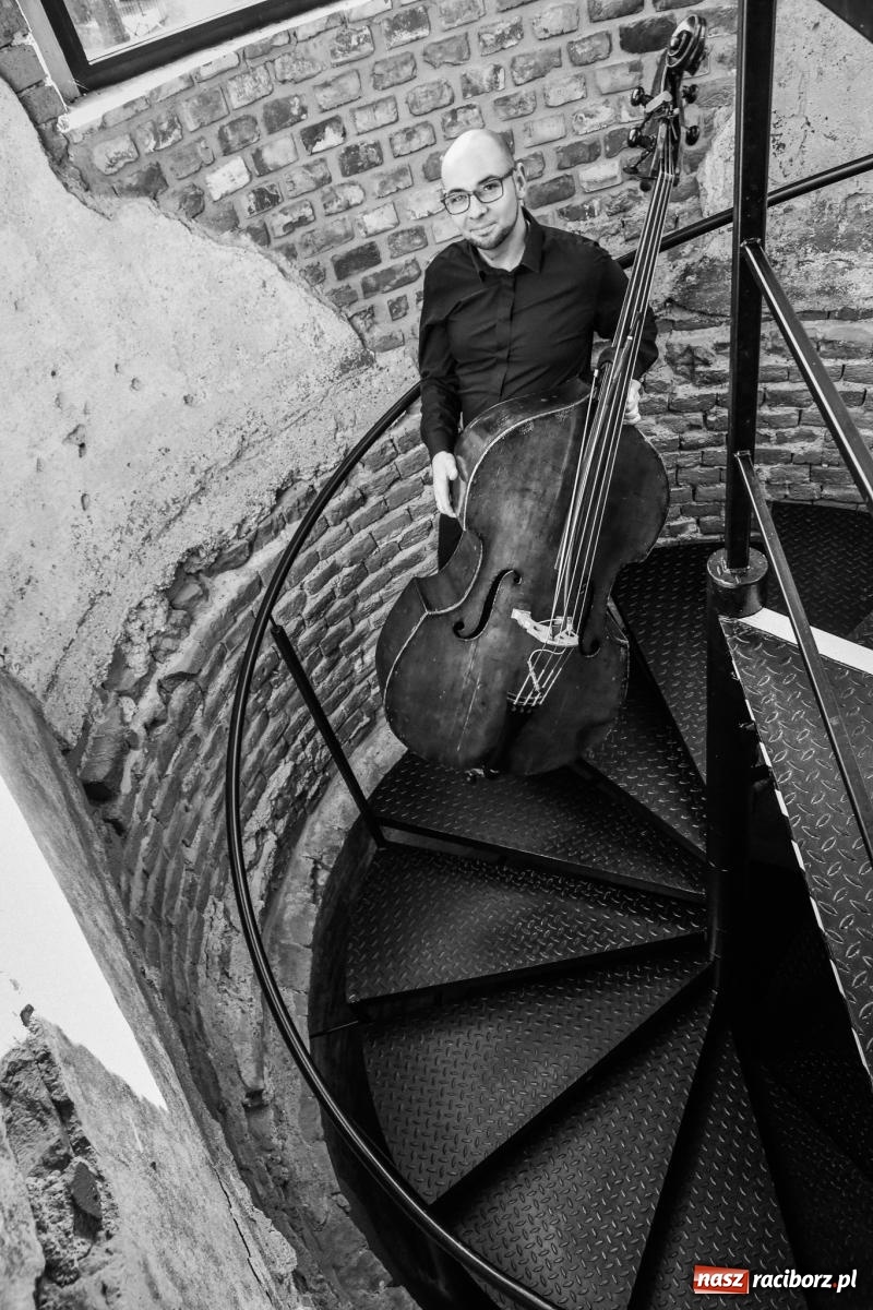 Zdjęcie w galerii na portalu naszraciborz.pl: Tworków. Zamkowa wozownia stała się małą filharmonią [FOTO i WIDEO] wiadomości z regionu