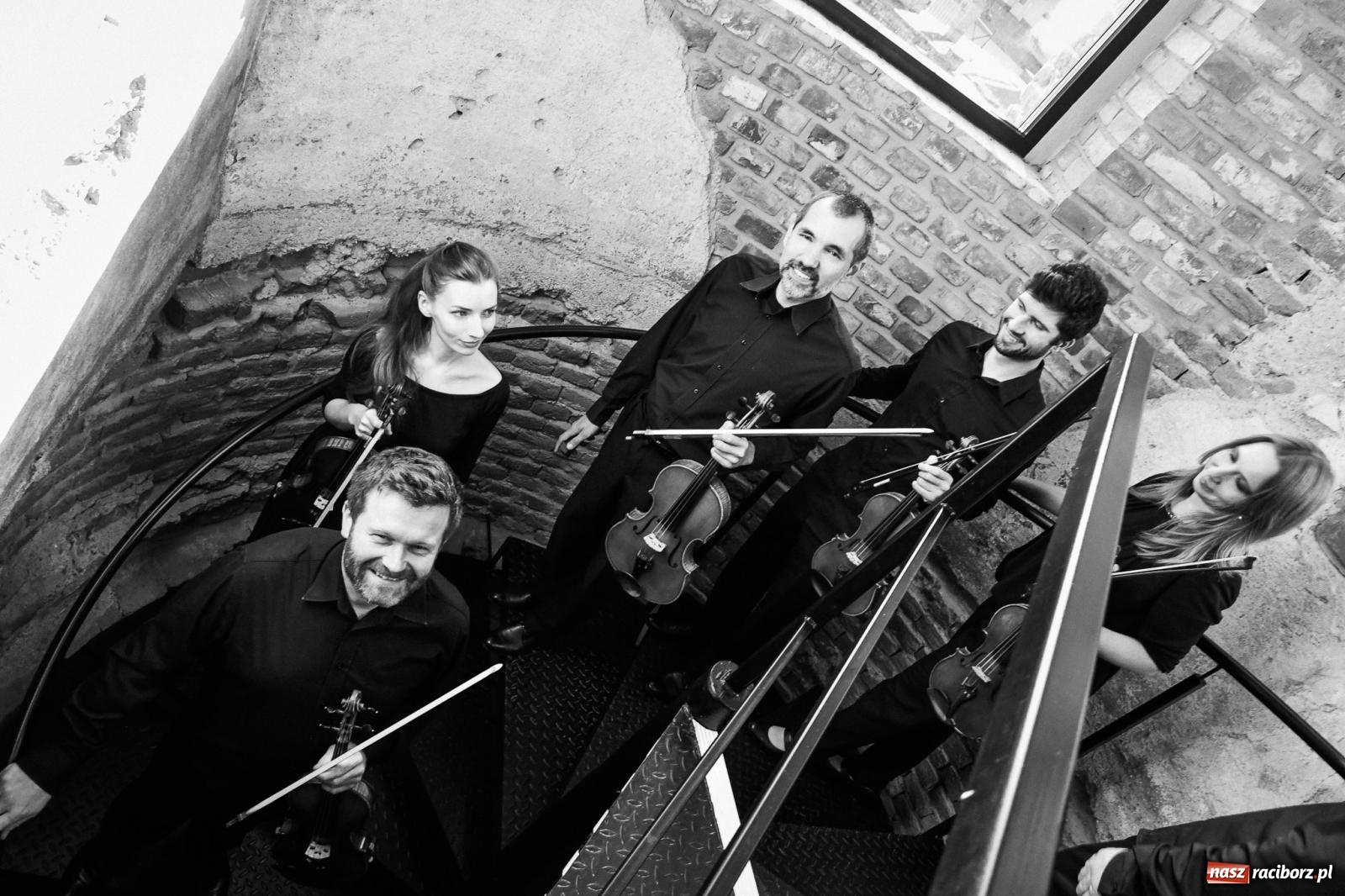 Zdjęcie w galerii na portalu naszraciborz.pl: Tworków. Zamkowa wozownia stała się małą filharmonią [FOTO i WIDEO] wiadomości z regionu