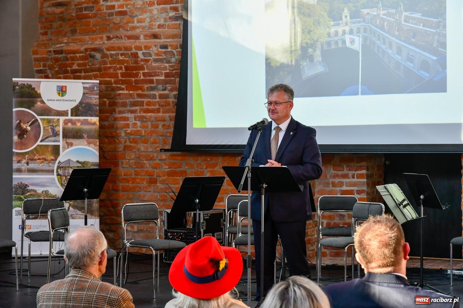 Zdjęcie w galerii na portalu naszraciborz.pl: Tworków. Zamkowa wozownia stała się małą filharmonią [FOTO i WIDEO] wiadomości z regionu