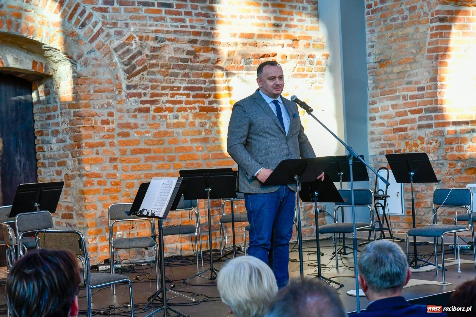 Zdjęcie w galerii na portalu naszraciborz.pl: Tworków. Zamkowa wozownia stała się małą filharmonią [FOTO i WIDEO] wiadomości z regionu