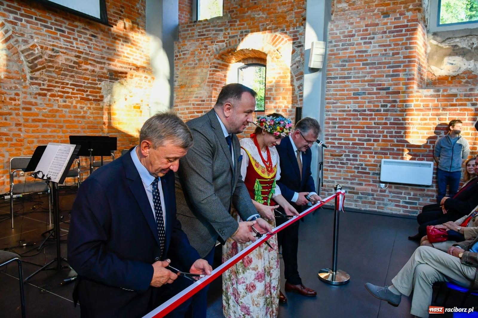 Zdjęcie w galerii na portalu naszraciborz.pl: Tworków. Zamkowa wozownia stała się małą filharmonią [FOTO i WIDEO] wiadomości z regionu