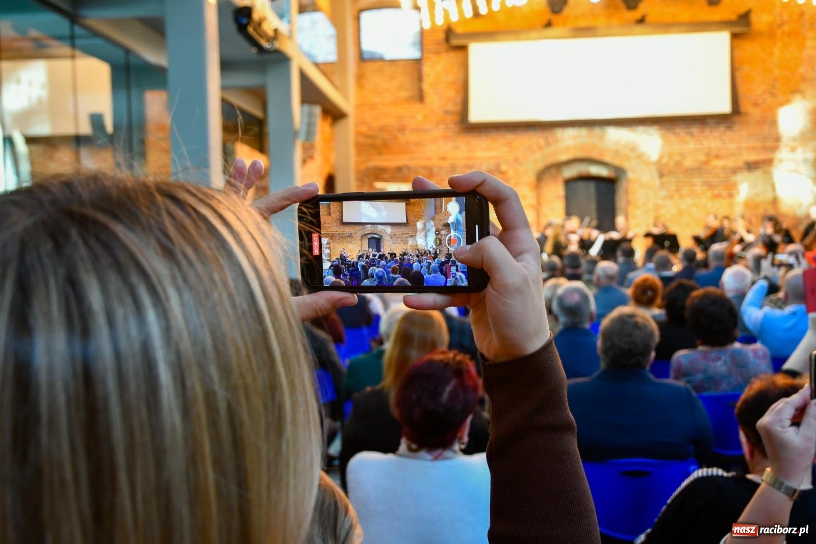 Zdjęcie w galerii na portalu naszraciborz.pl: Tworków. Zamkowa wozownia stała się małą filharmonią [FOTO i WIDEO] wiadomości z regionu