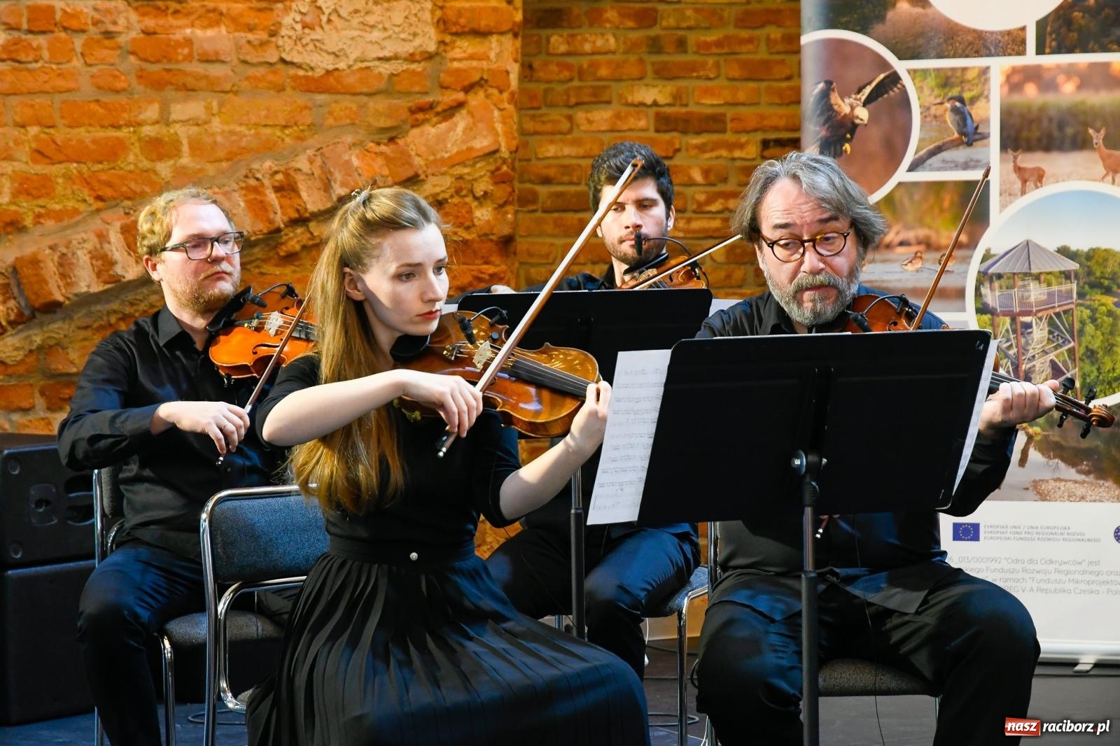 Zdjęcie w galerii na portalu naszraciborz.pl: Tworków. Zamkowa wozownia stała się małą filharmonią [FOTO i WIDEO] wiadomości z regionu