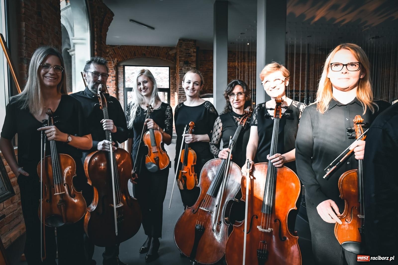 Zdjęcie w galerii na portalu naszraciborz.pl: Tworków. Zamkowa wozownia stała się małą filharmonią [FOTO i WIDEO] wiadomości z regionu