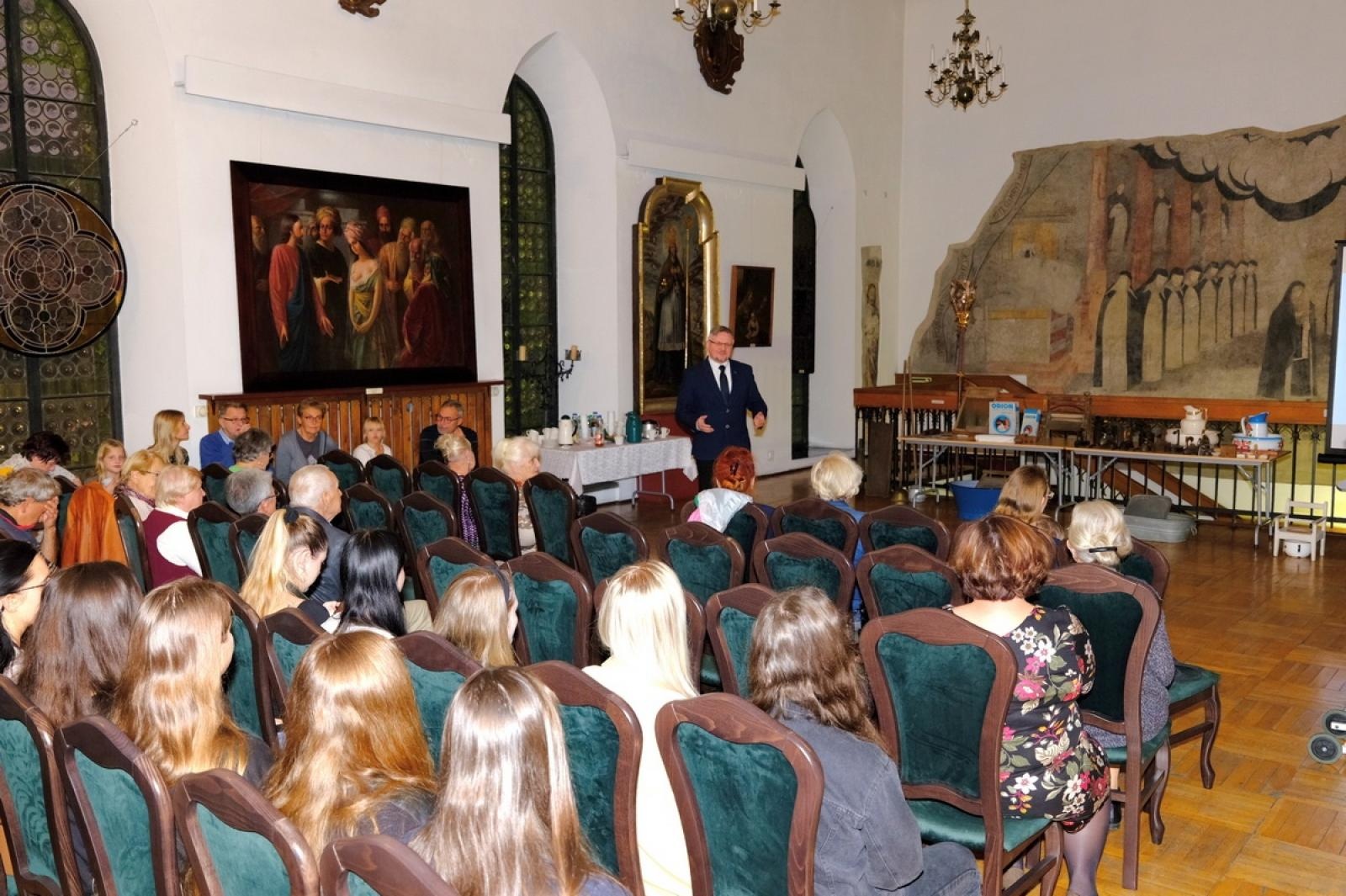 Zdjęcie w galerii na portalu naszraciborz.pl: Myć się czy wietrzyć? Oto jest pytanie wiadomości z regionu