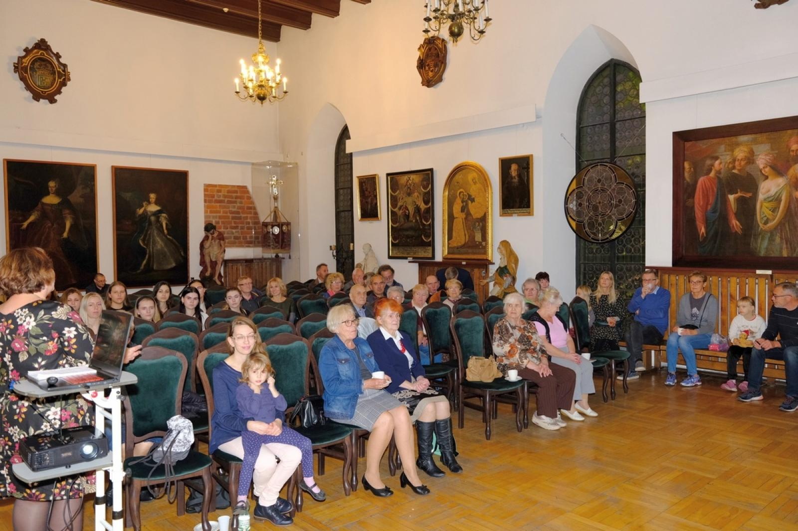 Zdjęcie w galerii na portalu naszraciborz.pl: Myć się czy wietrzyć? Oto jest pytanie wiadomości z regionu