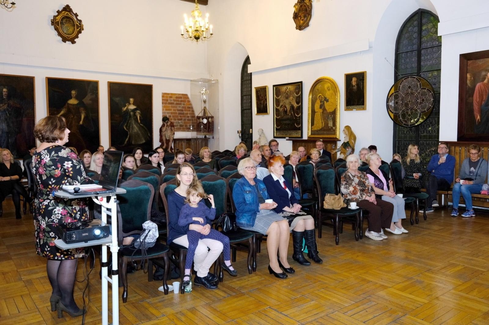 Zdjęcie w galerii na portalu naszraciborz.pl: Myć się czy wietrzyć? Oto jest pytanie wiadomości z regionu