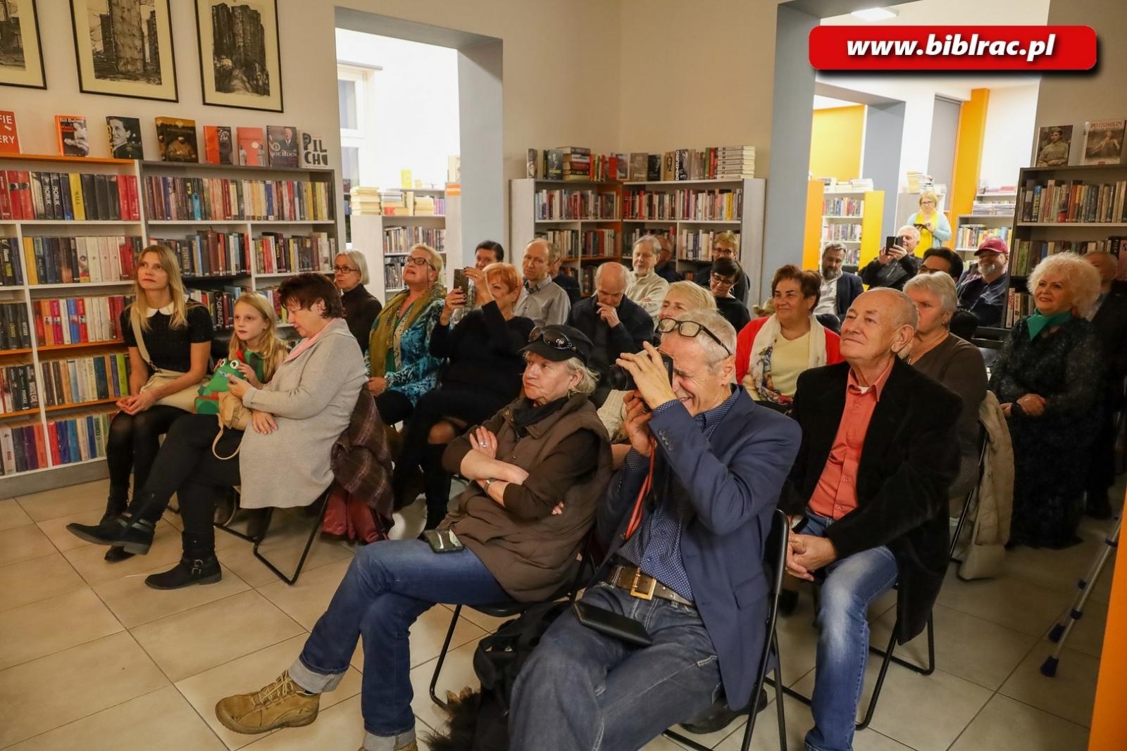 Zdjęcie w galerii na portalu naszraciborz.pl: Odkrywanie osobowości i twórczości Zbigniewa Woźniaka w Bibliotece wiadomości z regionu