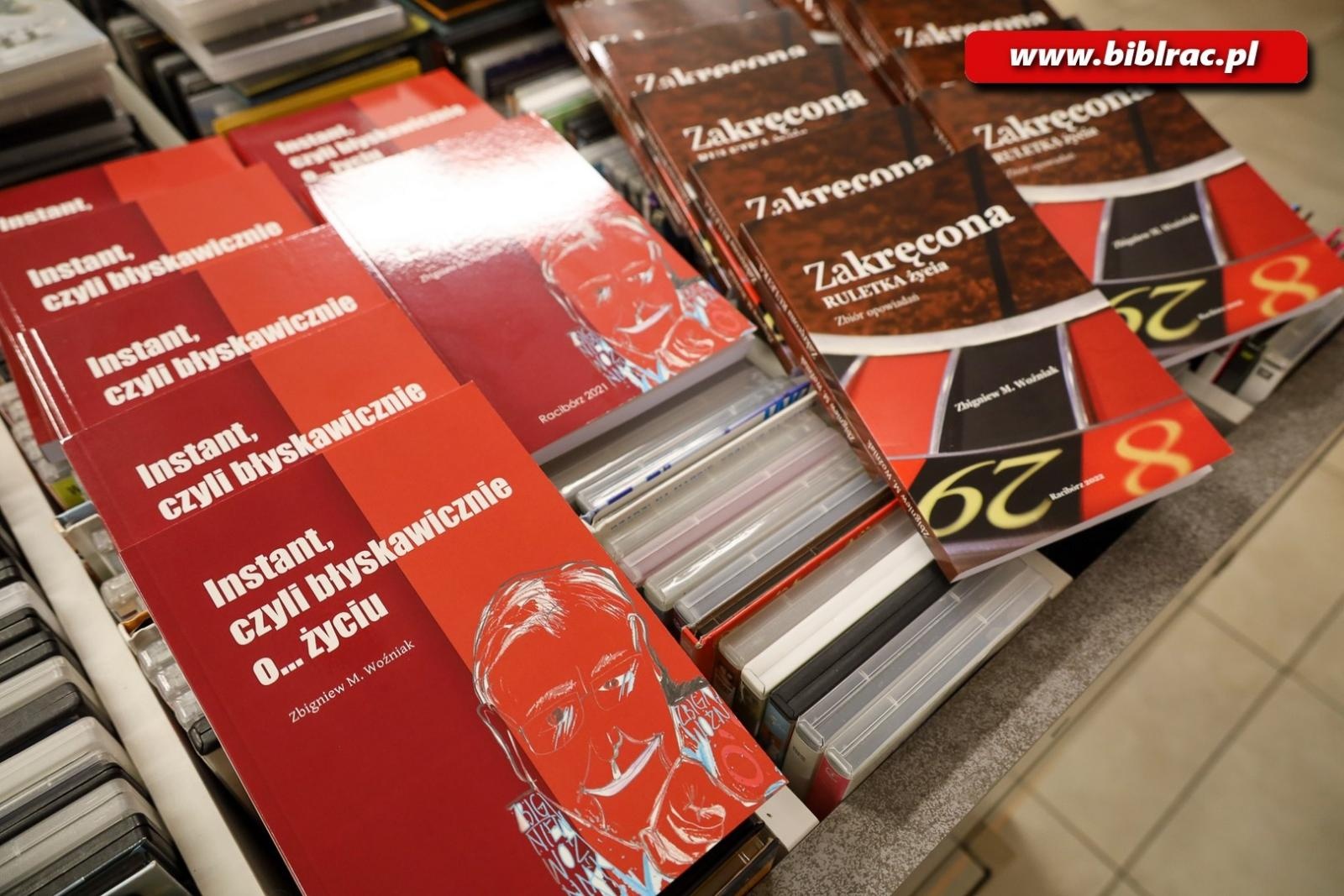 Zdjęcie w galerii na portalu naszraciborz.pl: Odkrywanie osobowości i twórczości Zbigniewa Woźniaka w Bibliotece wiadomości z regionu