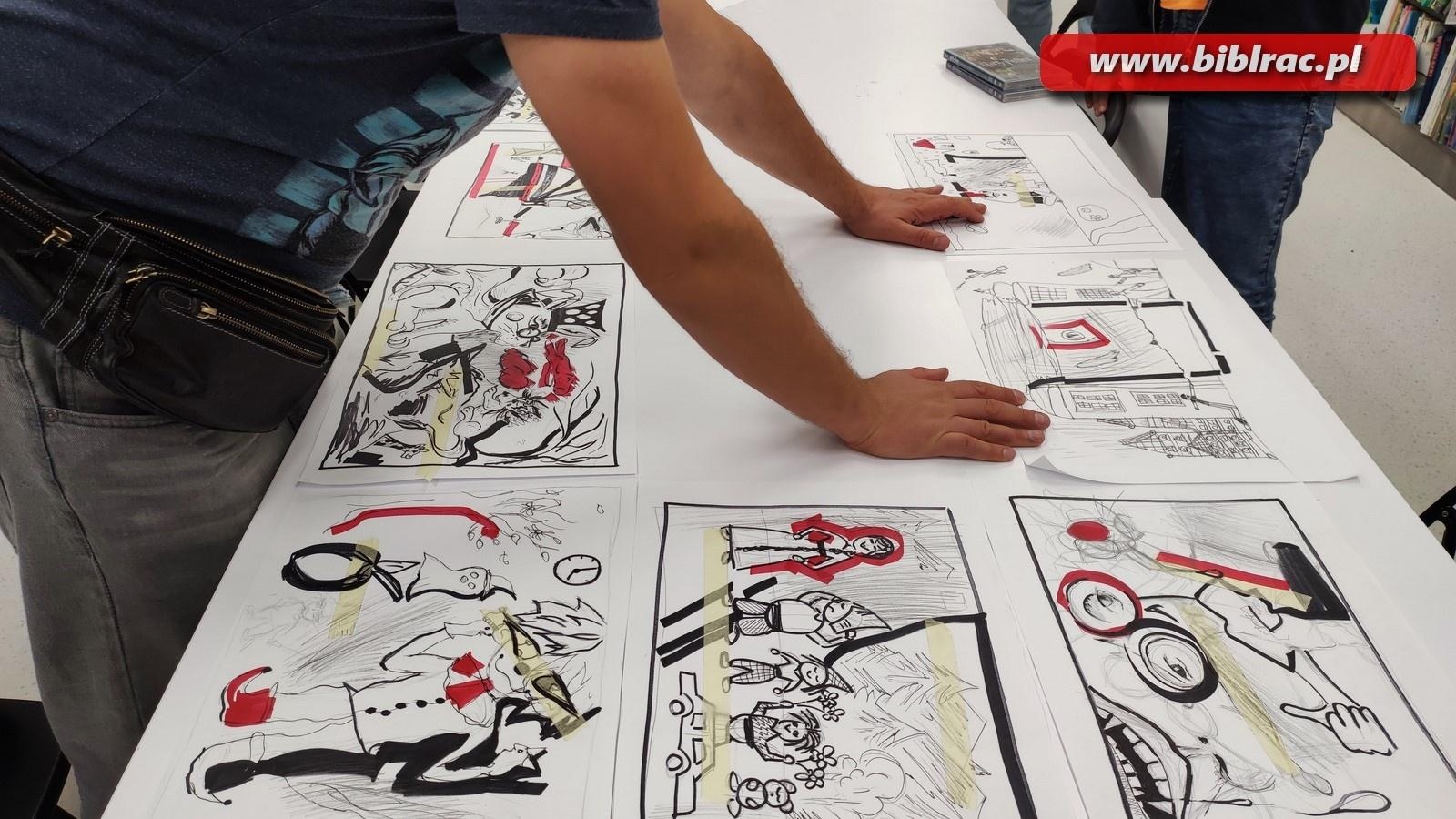 Zdjęcie w galerii na portalu naszraciborz.pl: Pozytywnie zaBOOKowani. Warsztaty tworzenia ilustracji z Szymonem Telukiem [FOTO] wiadomości z regionu