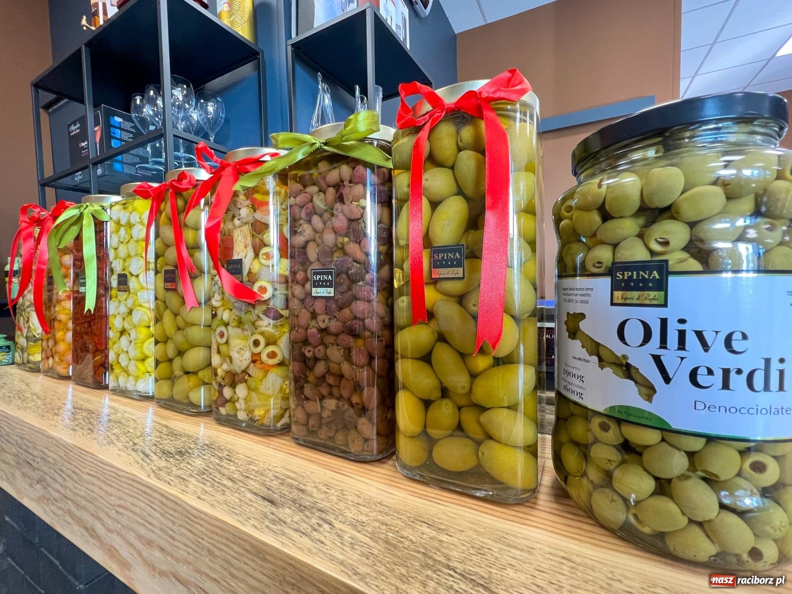 Zdjęcie w galerii na portalu naszraciborz.pl: Oliwa i Wino. Włoski skład w Raciborzu z setkami nowych produktów [FOTO] wiadomości z regionu