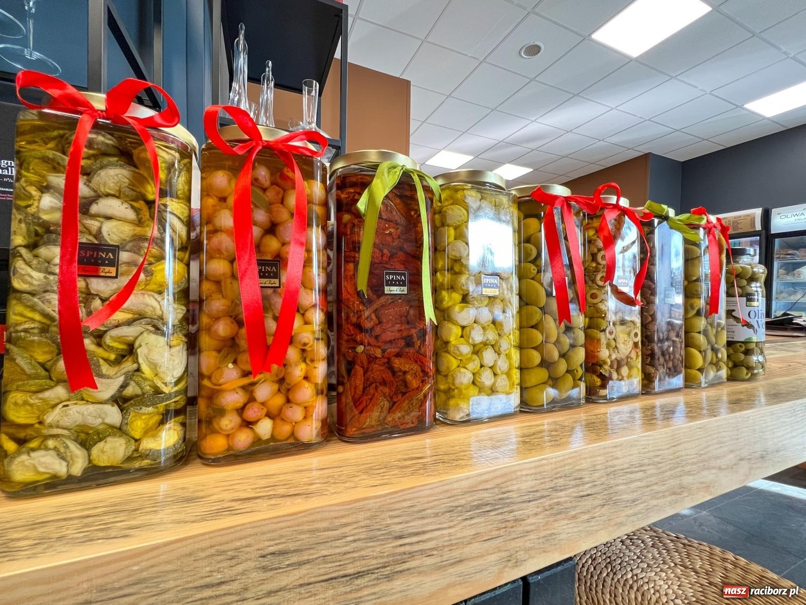 Zdjęcie w galerii na portalu naszraciborz.pl: Oliwa i Wino. Włoski skład w Raciborzu z setkami nowych produktów [FOTO] wiadomości z regionu