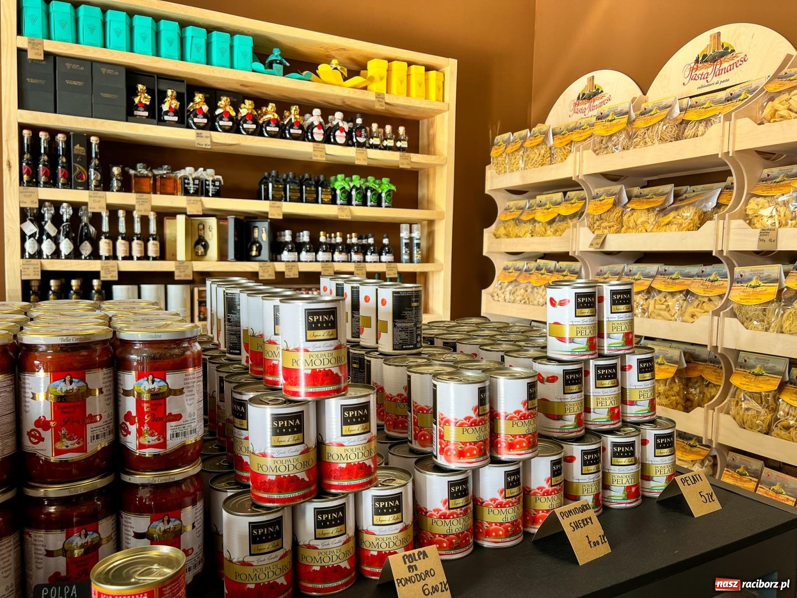Zdjęcie w galerii na portalu naszraciborz.pl: Oliwa i Wino. Włoski skład w Raciborzu z setkami nowych produktów [FOTO] wiadomości z regionu