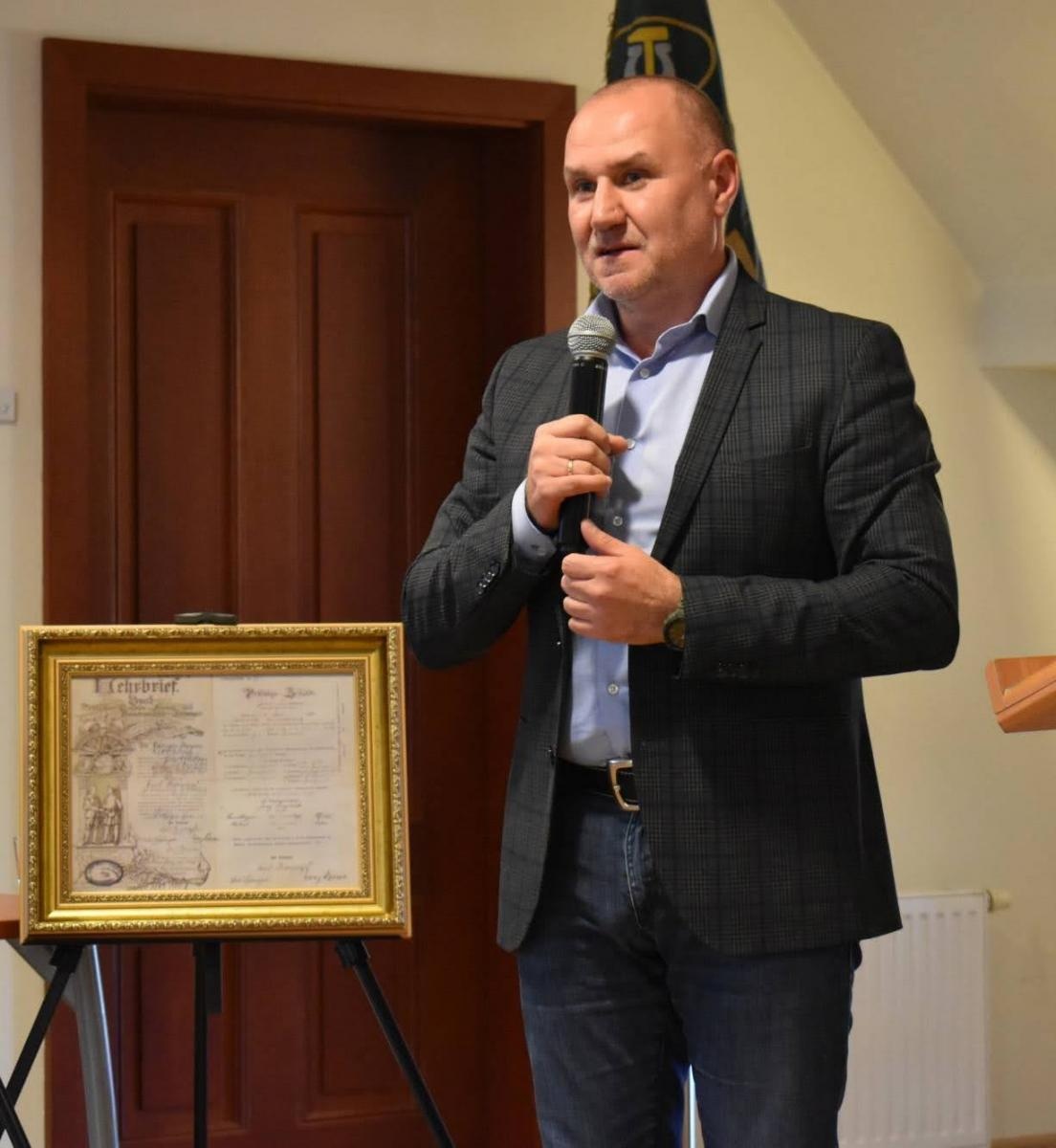 Zdjęcie w galerii na portalu naszraciborz.pl: Uroczyste pasowanie na ucznia zawodu rzemieślniczego wiadomości z regionu