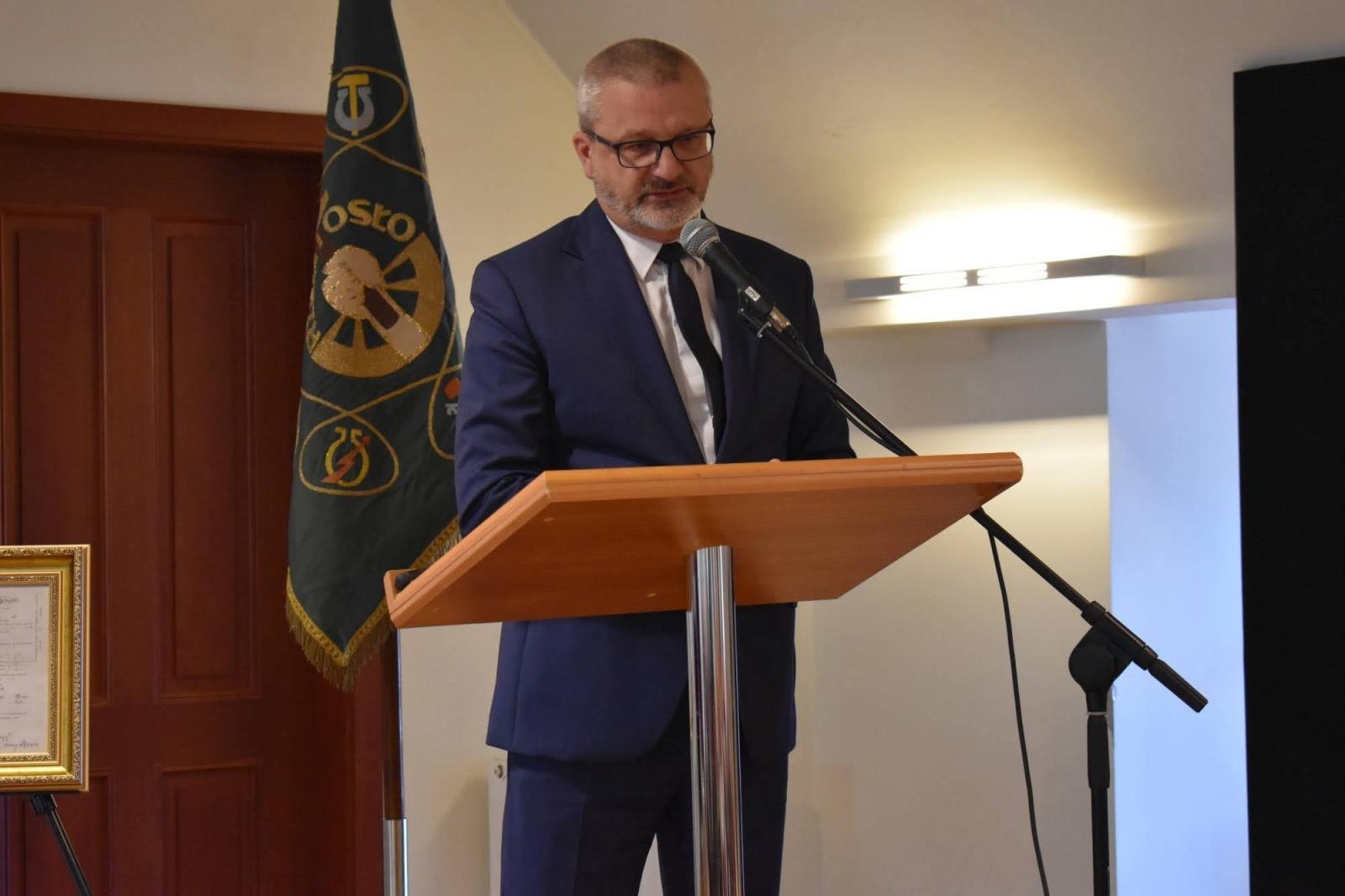 Zdjęcie w galerii na portalu naszraciborz.pl: Uroczyste pasowanie na ucznia zawodu rzemieślniczego wiadomości z regionu