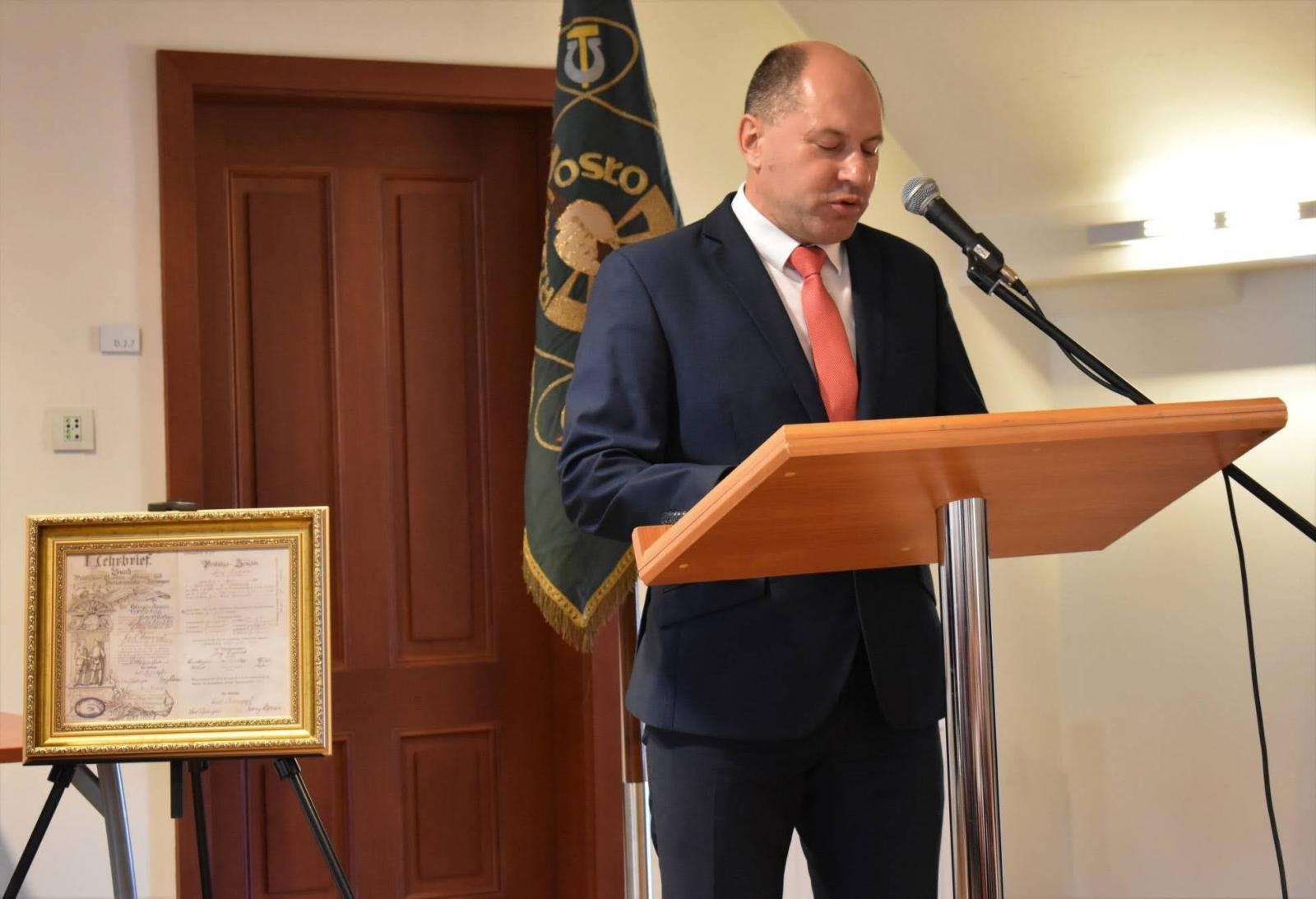 Zdjęcie w galerii na portalu naszraciborz.pl: Uroczyste pasowanie na ucznia zawodu rzemieślniczego wiadomości z regionu