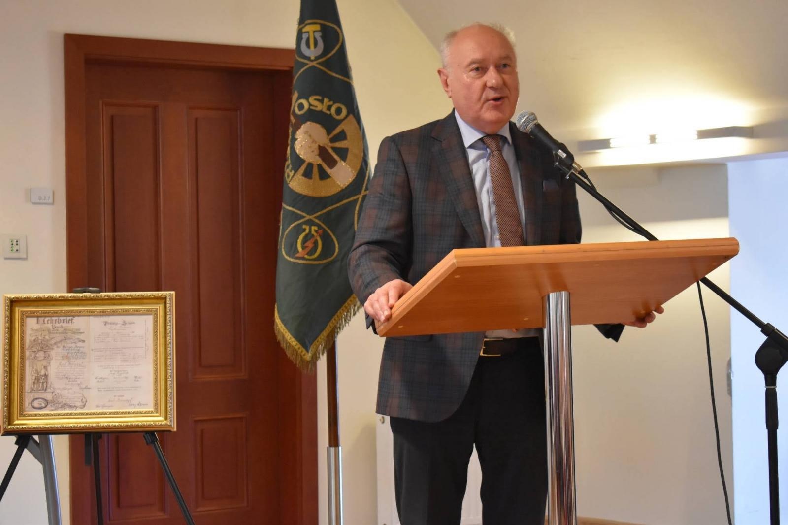 Zdjęcie w galerii na portalu naszraciborz.pl: Uroczyste pasowanie na ucznia zawodu rzemieślniczego wiadomości z regionu