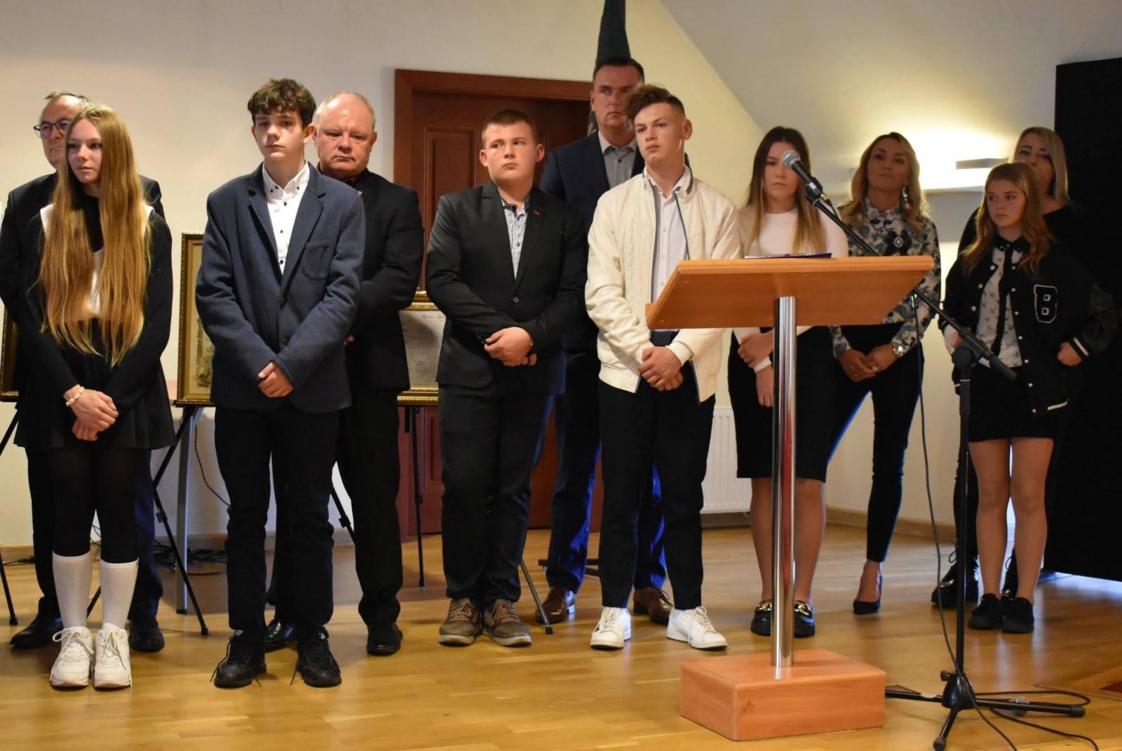 Zdjęcie w galerii na portalu naszraciborz.pl: Uroczyste pasowanie na ucznia zawodu rzemieślniczego wiadomości z regionu