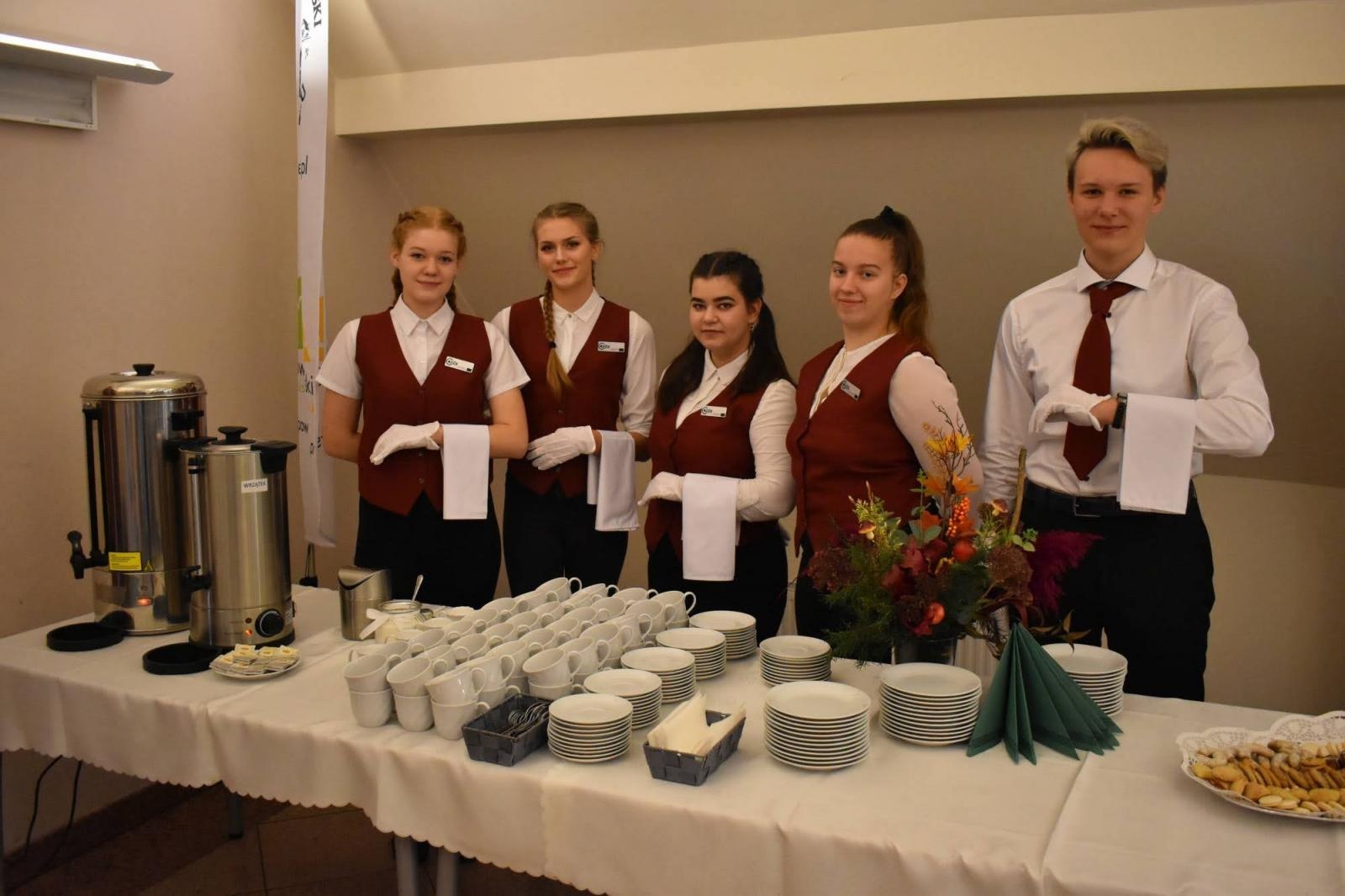 Zdjęcie w galerii na portalu naszraciborz.pl: Uroczyste pasowanie na ucznia zawodu rzemieślniczego wiadomości z regionu