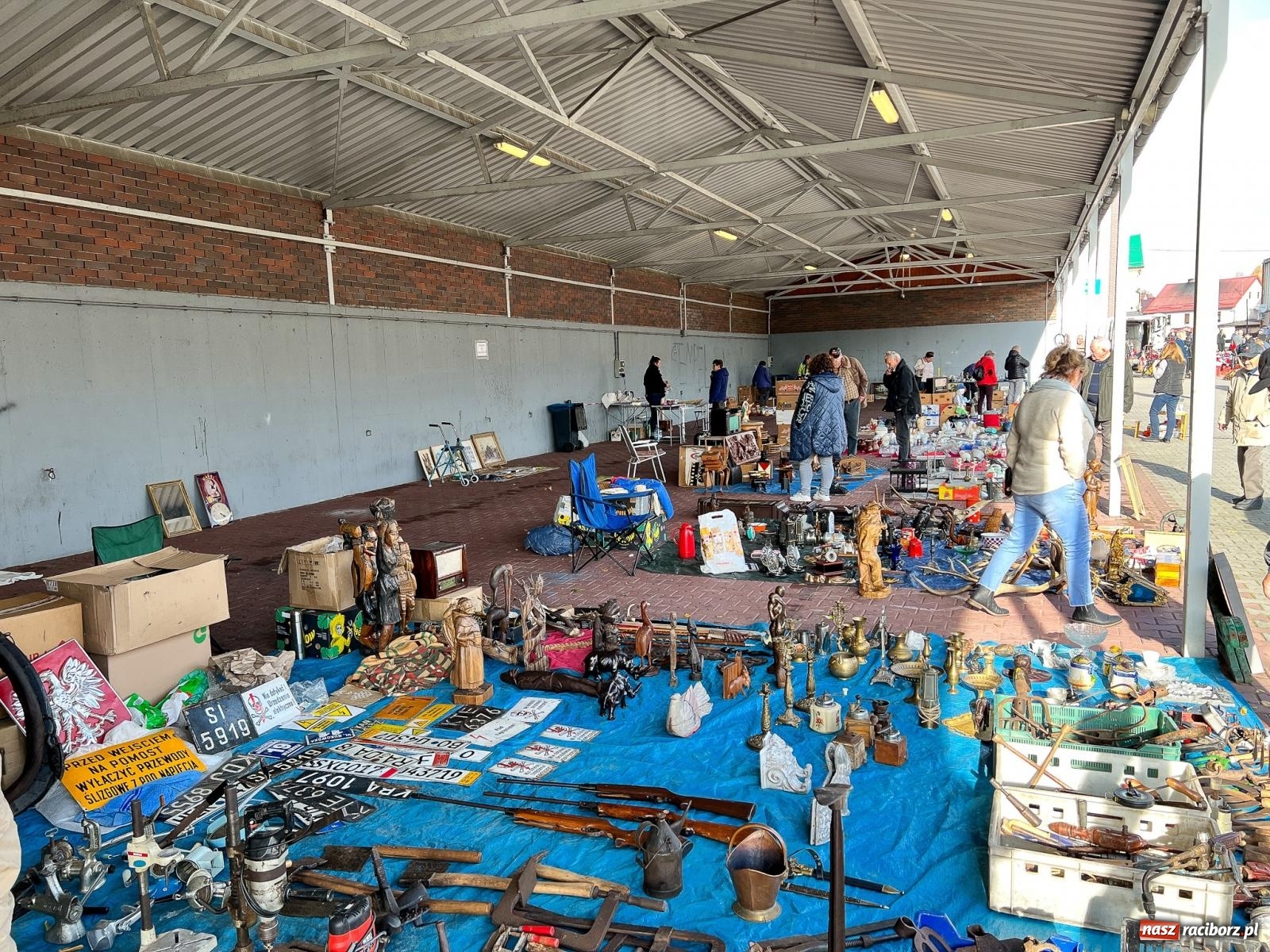 Zdjęcie w galerii na portalu naszraciborz.pl: Ciepła jesień sprzyja handlowi w Pietrowicach Wielkich [FOTO i WIDEO] wiadomości z regionu