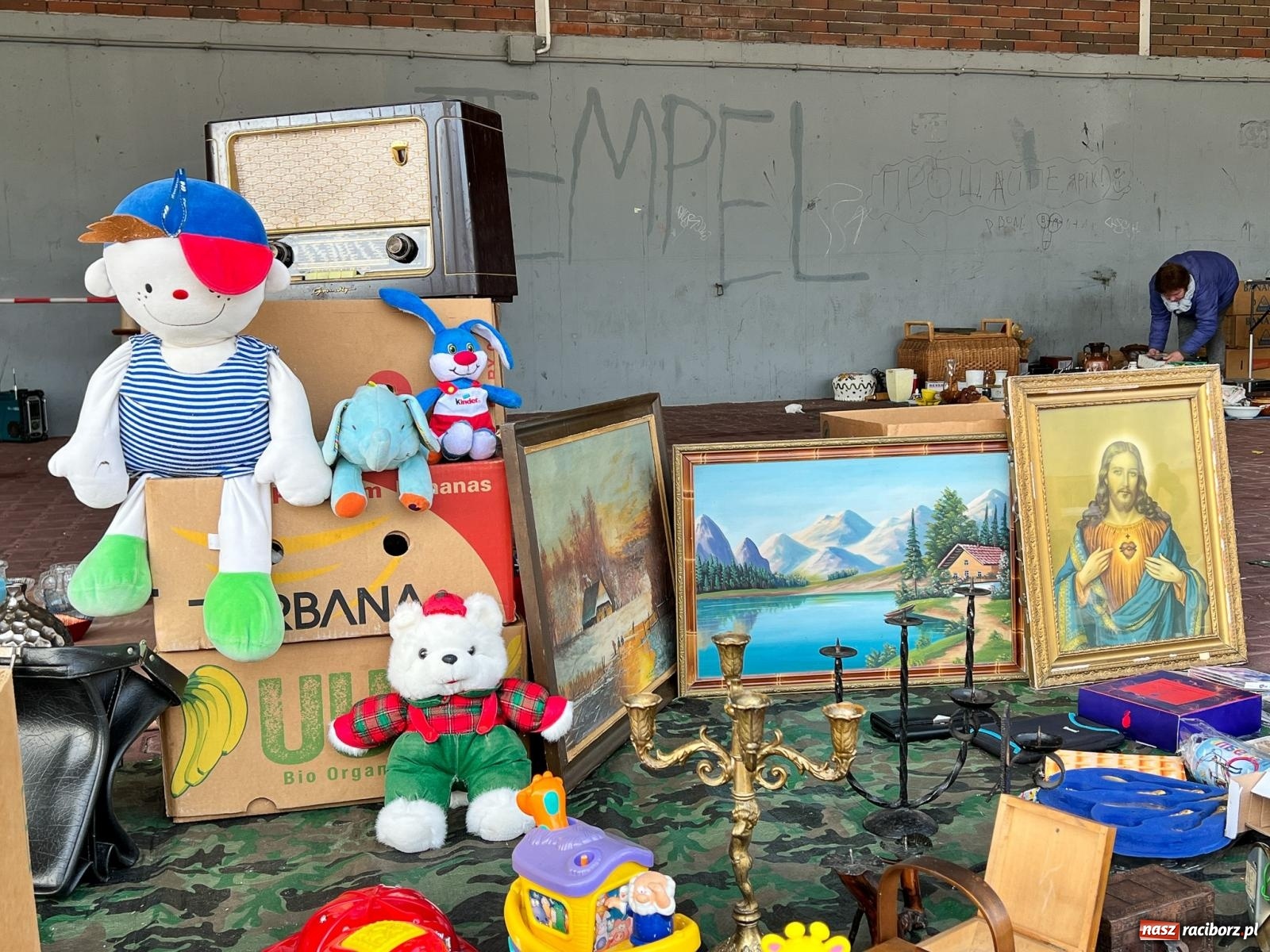 Zdjęcie w galerii na portalu naszraciborz.pl: Ciepła jesień sprzyja handlowi w Pietrowicach Wielkich [FOTO i WIDEO] wiadomości z regionu