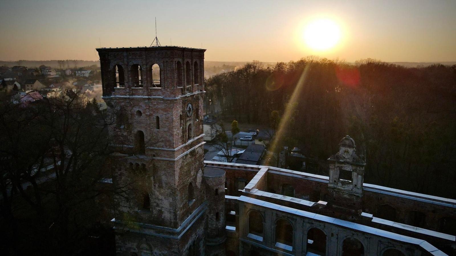 Zdjęcie w galerii na portalu naszraciborz.pl: Zmiana godzin otwarcia ruin zamku w Tworkowie [FOTO] wiadomości z regionu