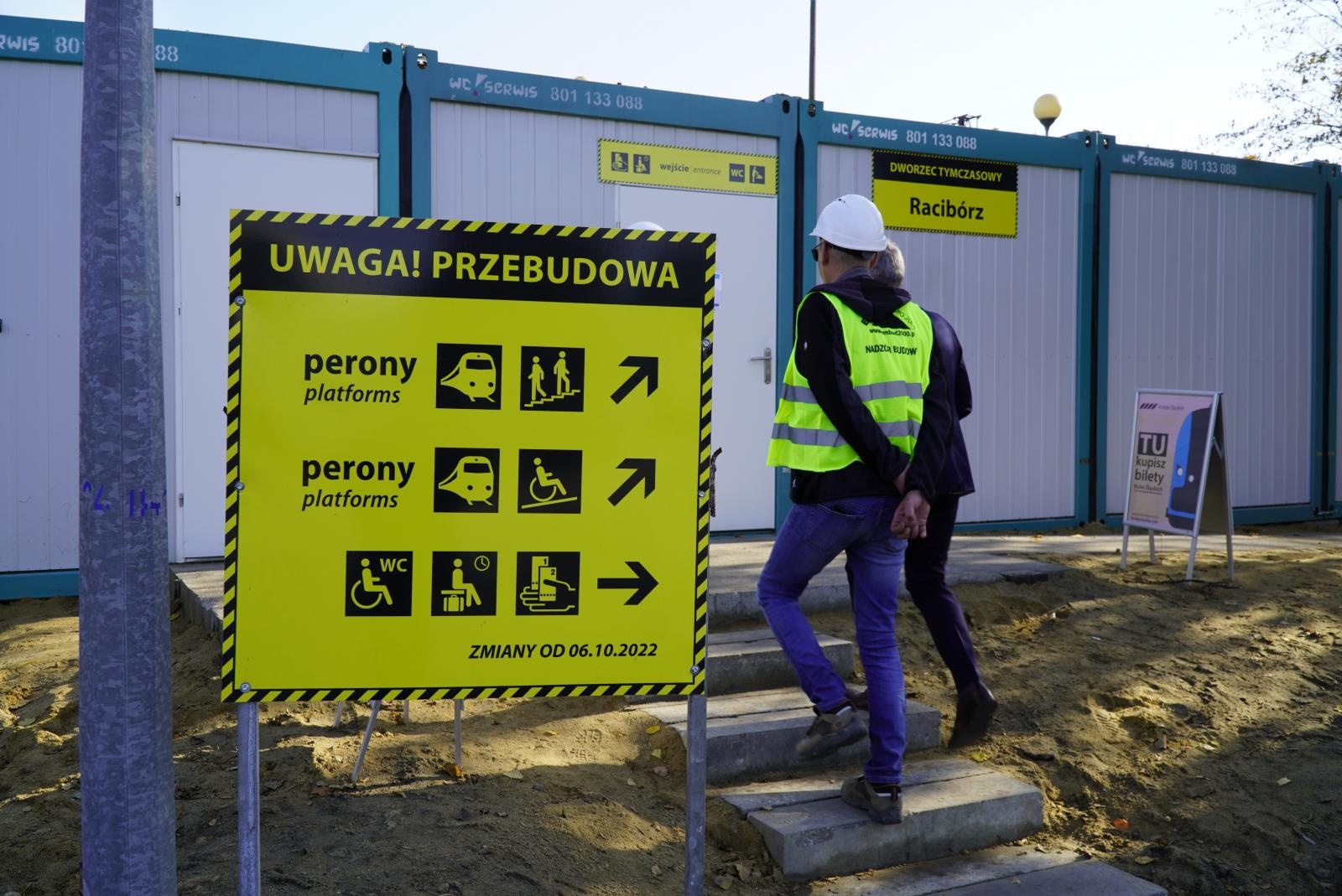 Zdjęcie w galerii na portalu naszraciborz.pl: Tymczasowy dworzec PKP już funkcjonuje [FOTO] wiadomości z regionu