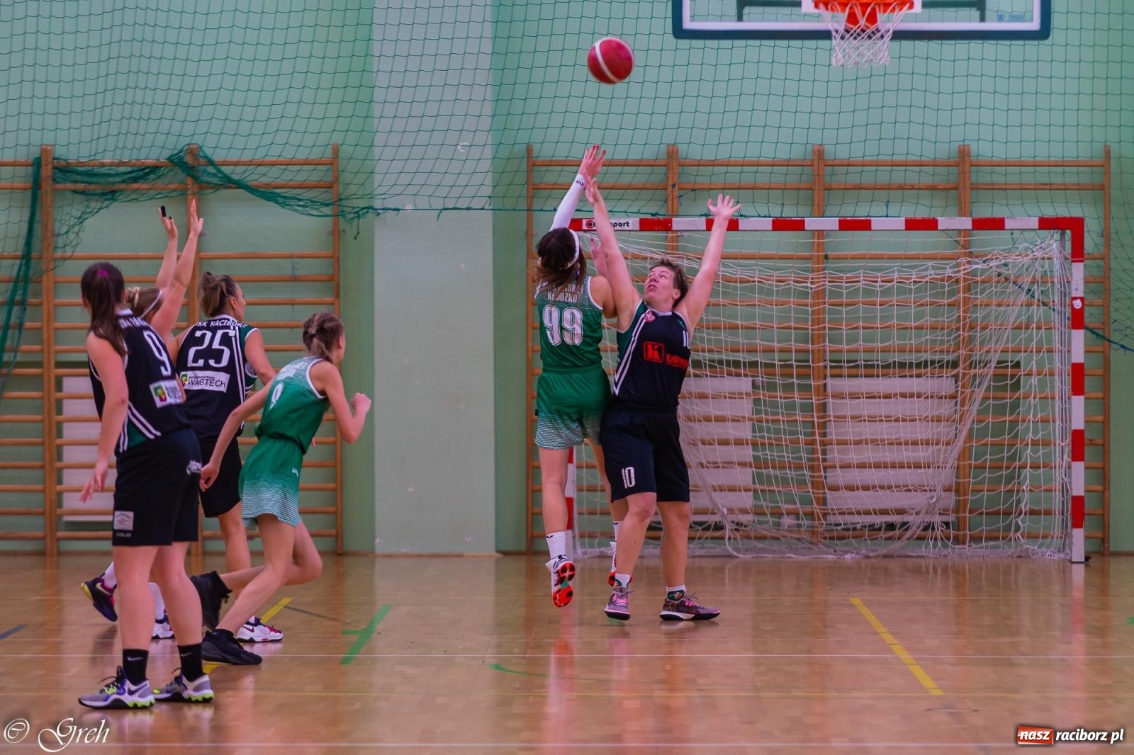 Zdjęcie w galerii na portalu naszraciborz.pl: Raciborska masakra piłą koszykową [FOTO i WIDEO] wiadomości z regionu