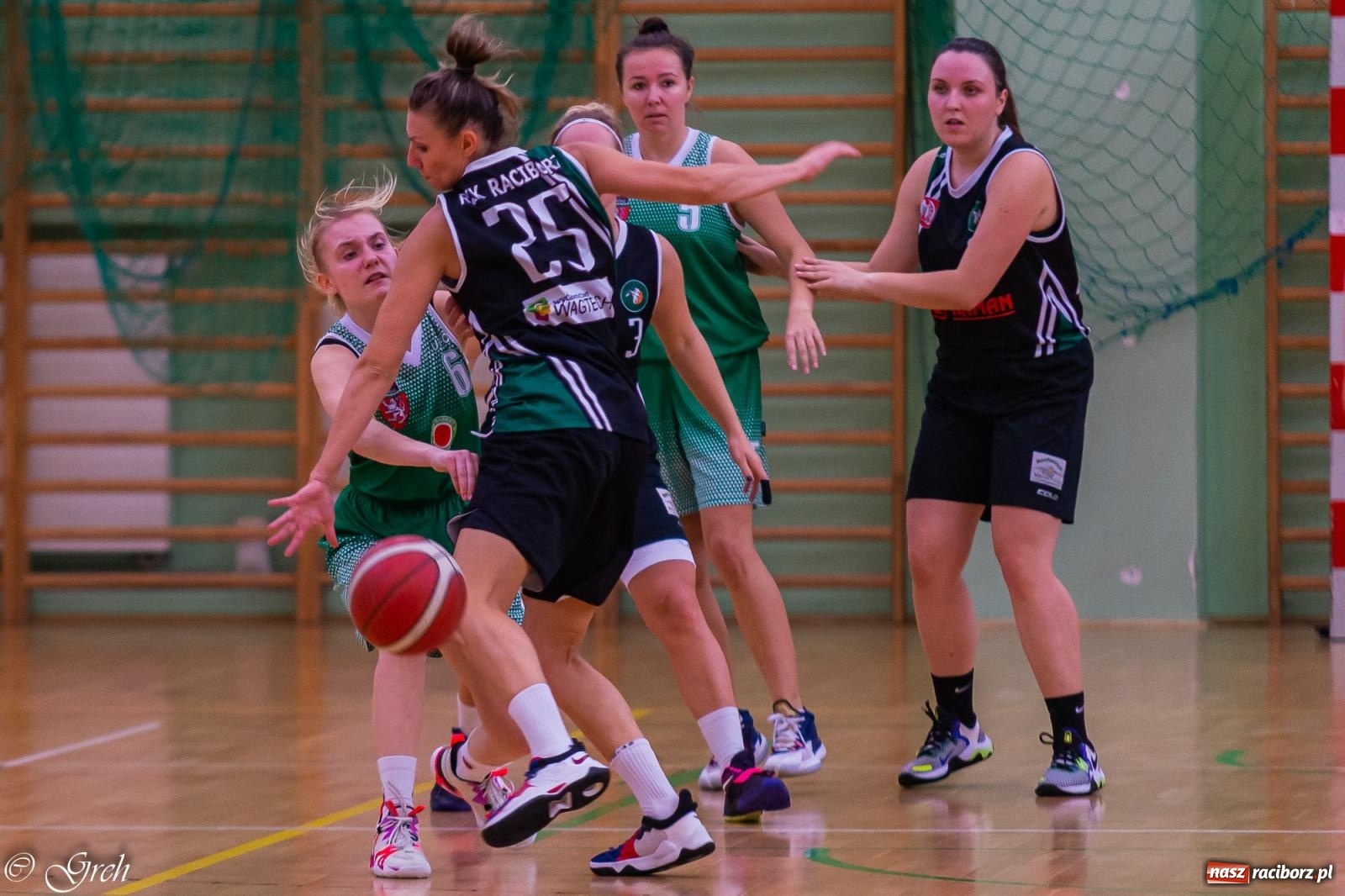 Zdjęcie w galerii na portalu naszraciborz.pl: Raciborska masakra piłą koszykową [FOTO i WIDEO] wiadomości z regionu