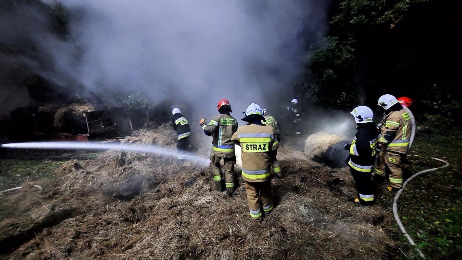 Zdjęcie w galerii na portalu naszraciborz.pl: 200 tys. zł strat w nocnym pożarze stodoły w Pietraszynie. To celowe podpalenie? [FOTO i WIDEO] wiadomości z regionu