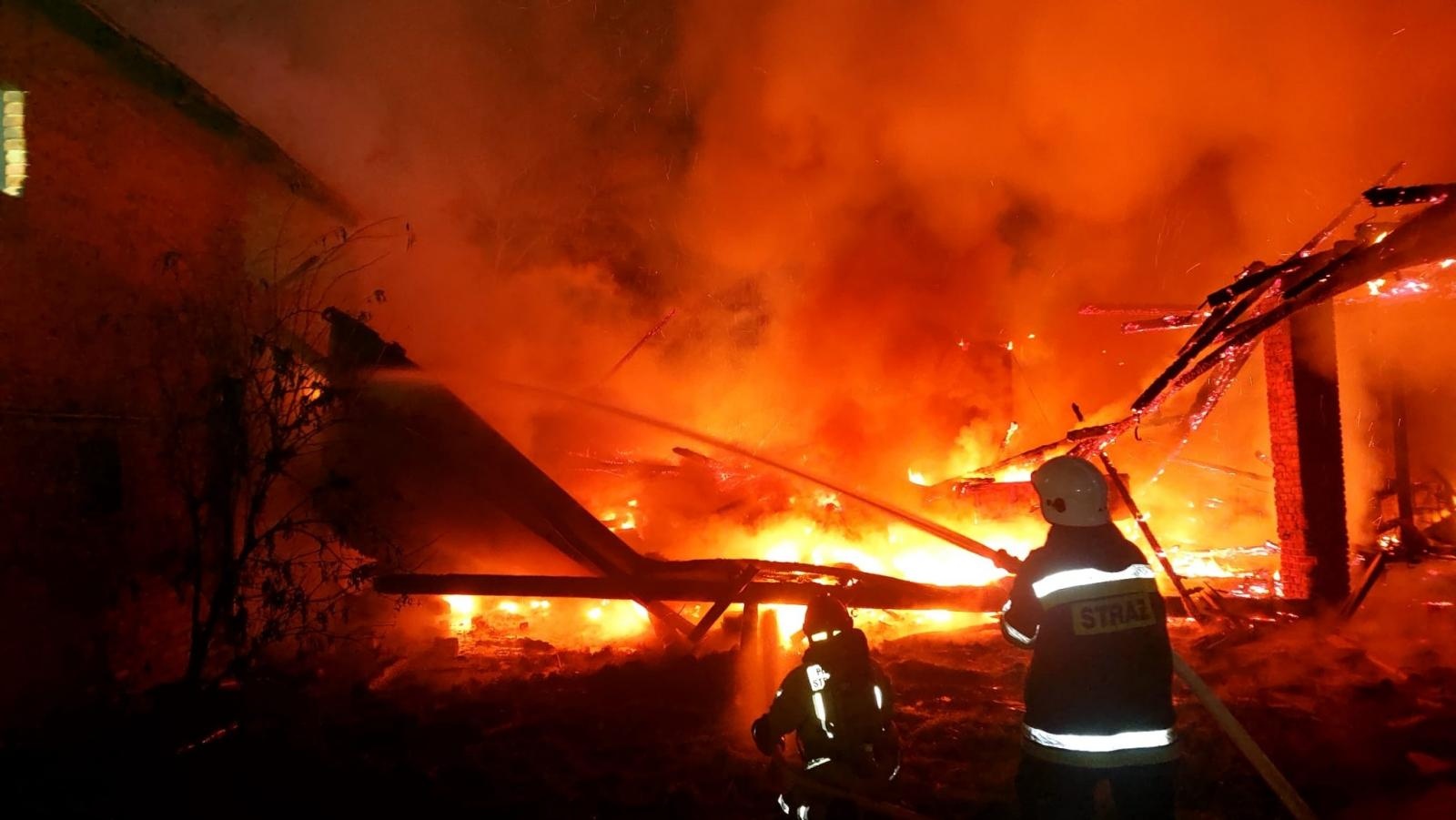 Zdjęcie w galerii na portalu naszraciborz.pl: 200 tys. zł strat w nocnym pożarze stodoły w Pietraszynie. To celowe podpalenie? [FOTO i WIDEO] wiadomości z regionu