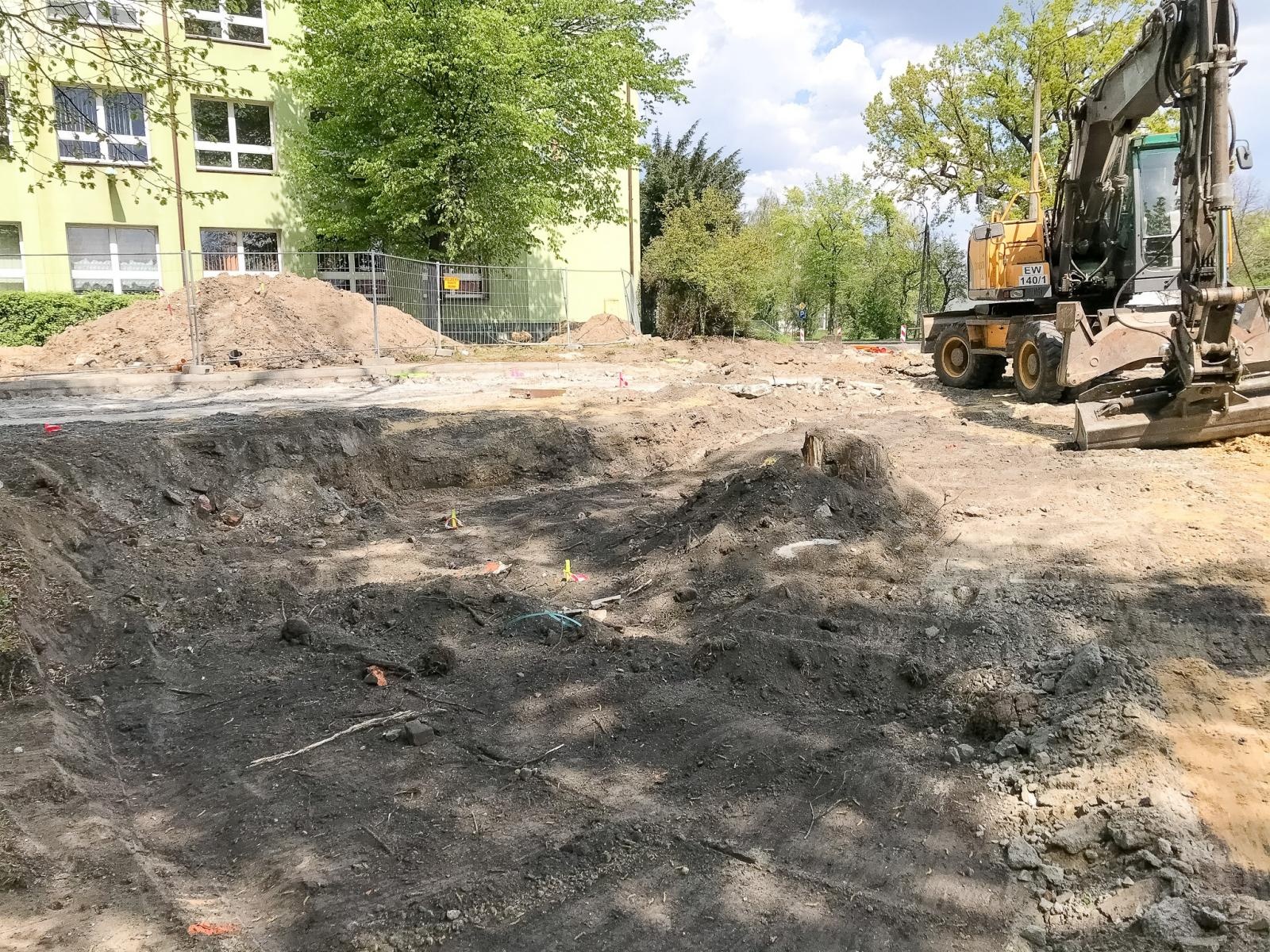 Zdjęcie w galerii na portalu naszraciborz.pl: Widzieli oni stojącą białą postać, która ich spokojnie obserwowała... wiadomości z regionu