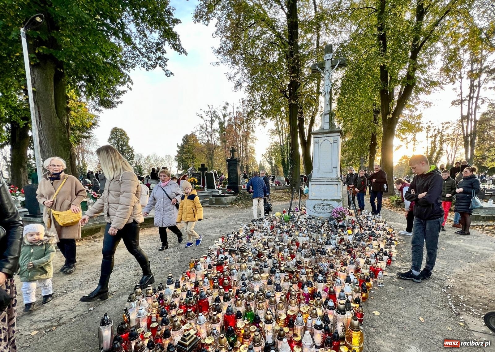 Zdjęcie w galerii na portalu naszraciborz.pl: Raciborskie Jeruzalem AD 2022. Modlitwa i kwesta na ratowanie zabytków [FOTO i WIDEO] wiadomości z regionu
