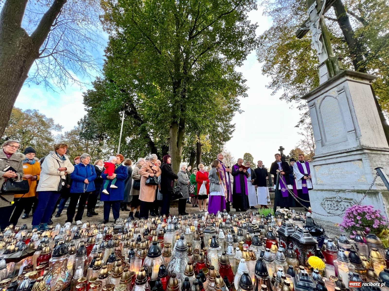 Zdjęcie w galerii na portalu naszraciborz.pl: Raciborskie Jeruzalem AD 2022. Modlitwa i kwesta na ratowanie zabytków [FOTO i WIDEO] wiadomości z regionu