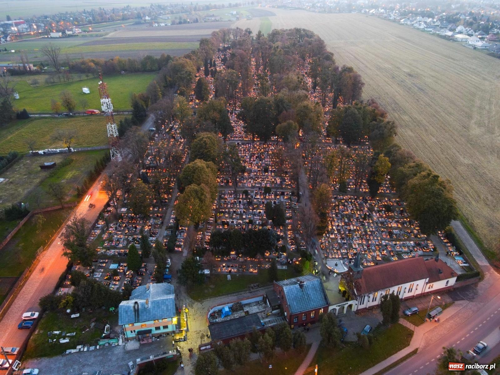 Zdjęcie w galerii na portalu naszraciborz.pl: Raciborskie Jeruzalem AD 2022. Modlitwa i kwesta na ratowanie zabytków [FOTO i WIDEO] wiadomości z regionu