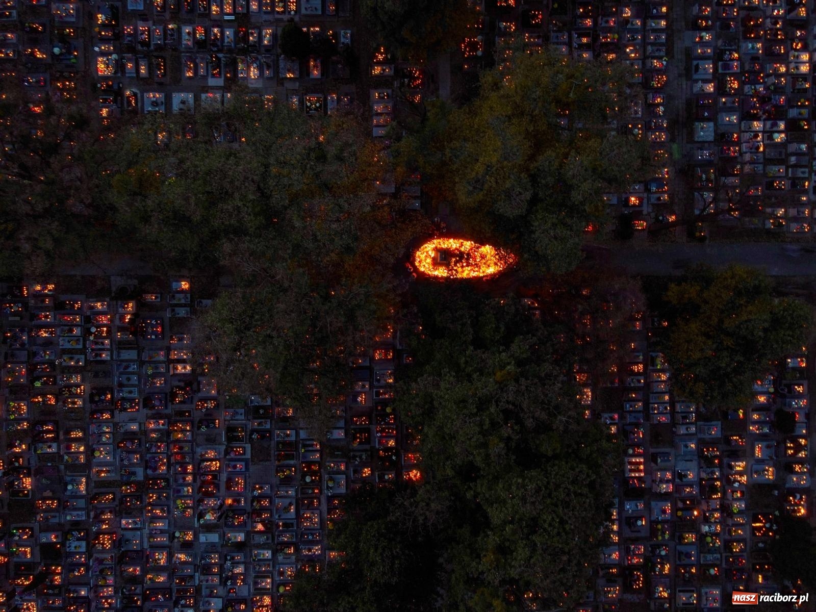 Zdjęcie w galerii na portalu naszraciborz.pl: Raciborskie Jeruzalem AD 2022. Modlitwa i kwesta na ratowanie zabytków [FOTO i WIDEO] wiadomości z regionu