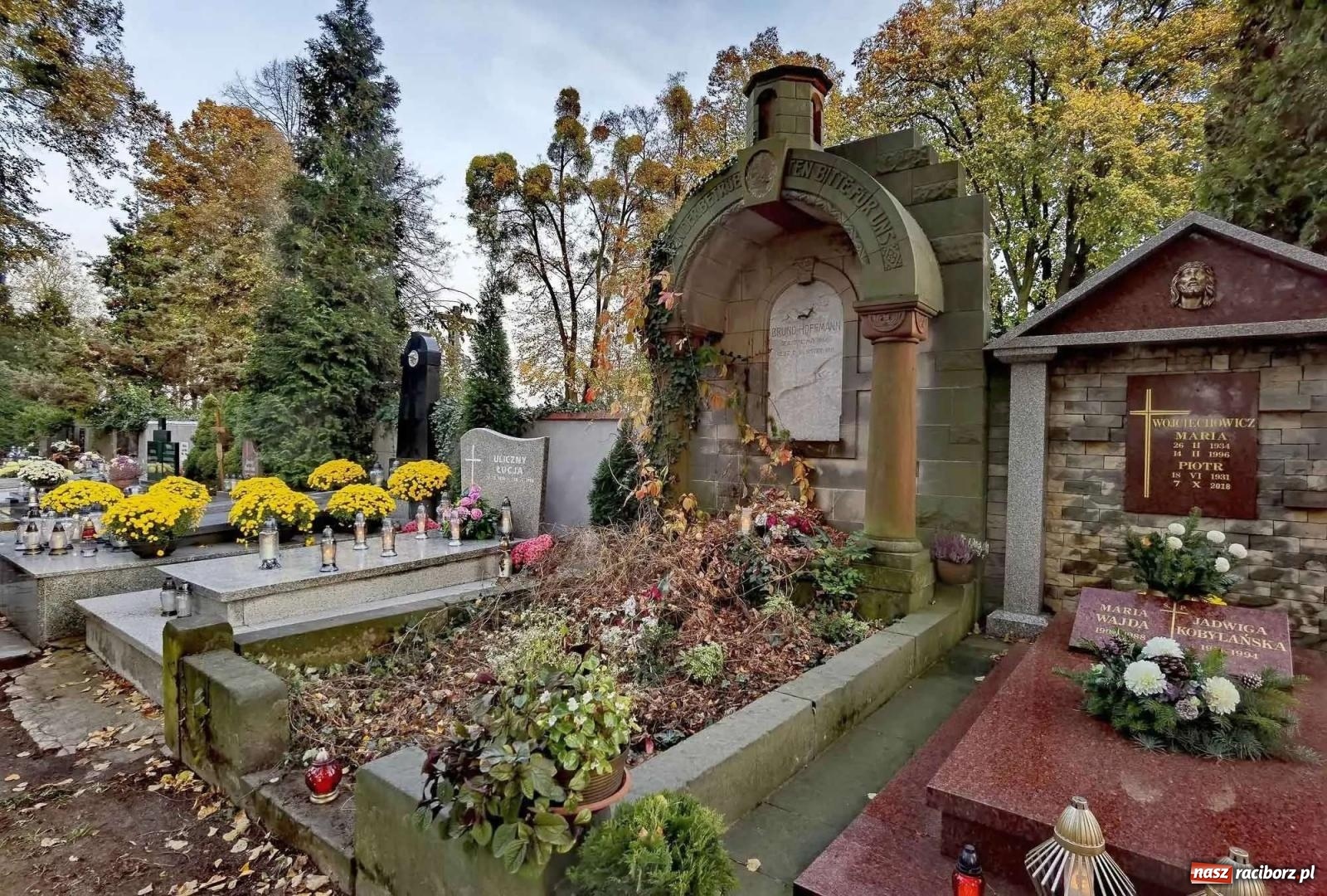 Zdjęcie w galerii na portalu naszraciborz.pl: Raciborskie Jeruzalem AD 2022. Modlitwa i kwesta na ratowanie zabytków [FOTO i WIDEO] wiadomości z regionu