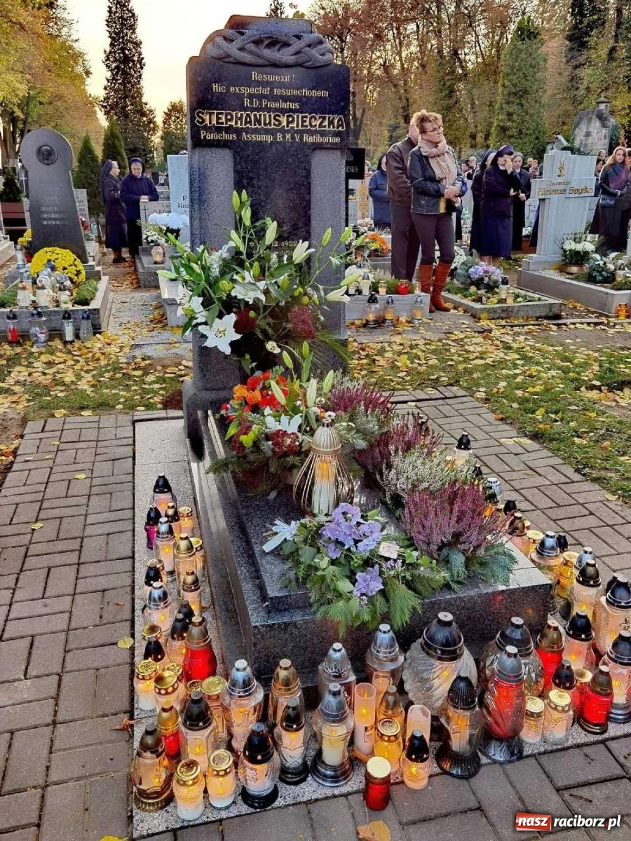 Zdjęcie w galerii na portalu naszraciborz.pl: Raciborskie Jeruzalem AD 2022. Modlitwa i kwesta na ratowanie zabytków [FOTO i WIDEO] wiadomości z regionu