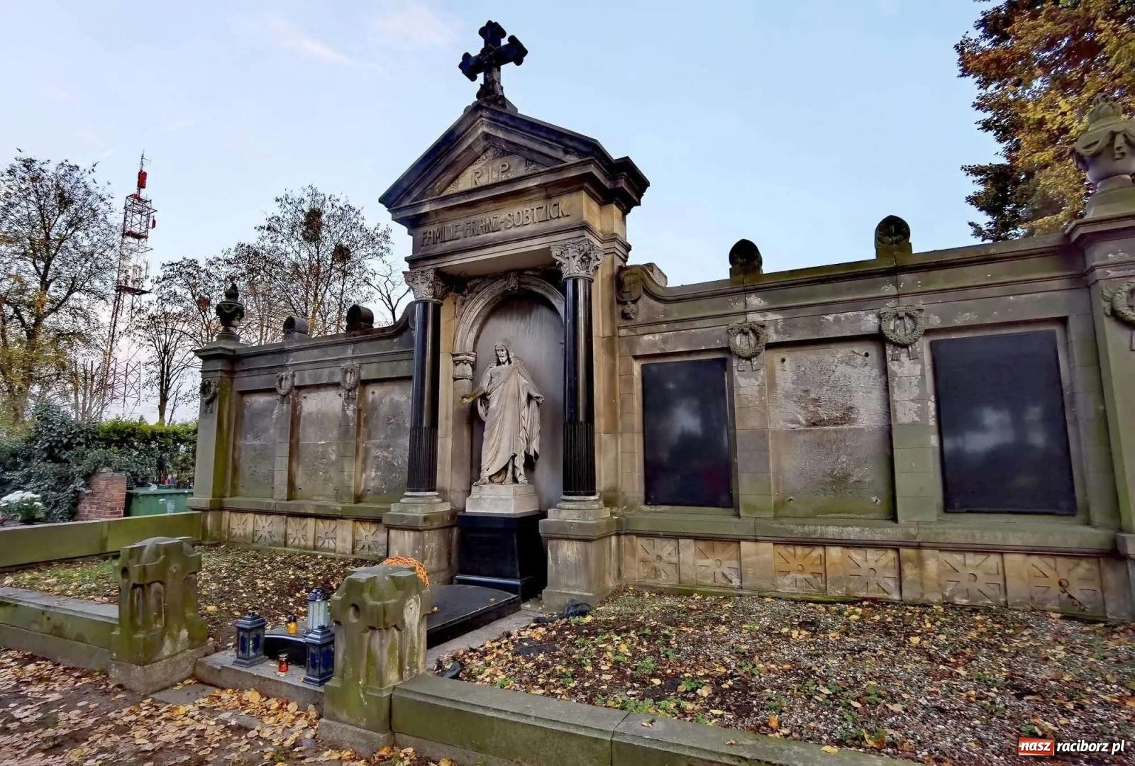 Zdjęcie w galerii na portalu naszraciborz.pl: Raciborskie Jeruzalem AD 2022. Modlitwa i kwesta na ratowanie zabytków [FOTO i WIDEO] wiadomości z regionu