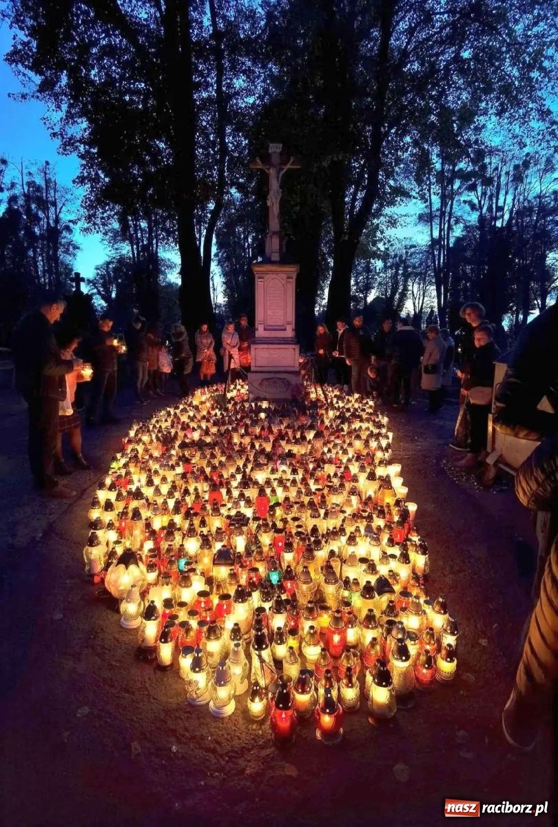 Zdjęcie w galerii na portalu naszraciborz.pl: Raciborskie Jeruzalem AD 2022. Modlitwa i kwesta na ratowanie zabytków [FOTO i WIDEO] wiadomości z regionu
