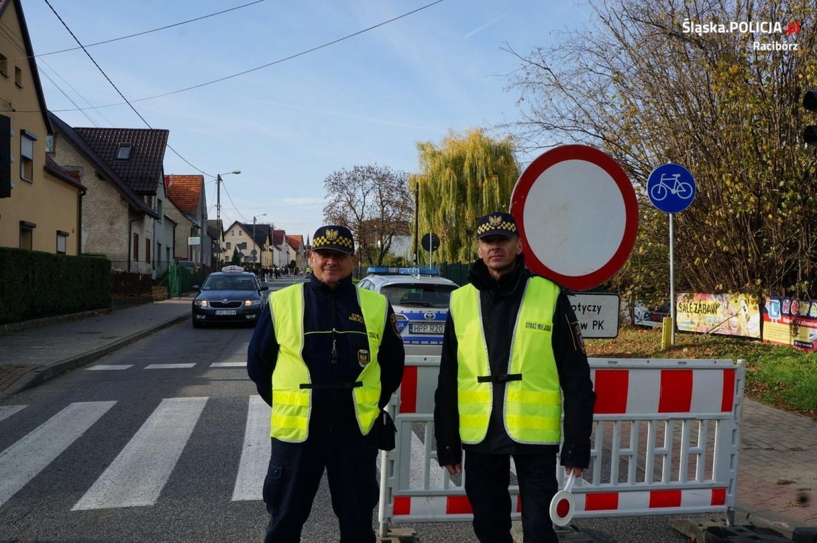 Zdjęcie w galerii na portalu naszraciborz.pl: Policyjne działania pod kryptonimem Wszystkich Świętych wiadomości z regionu
